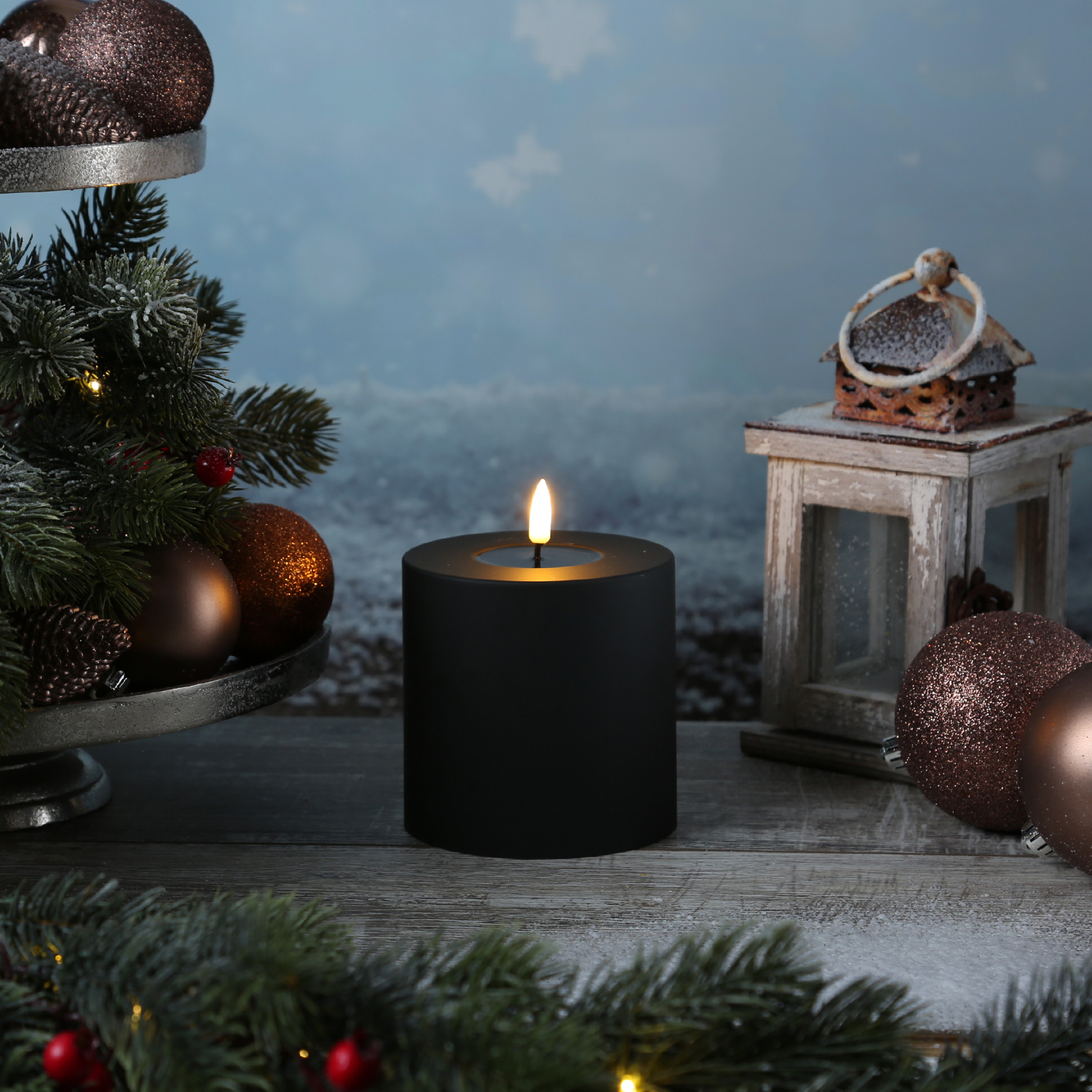 LED Stumpenkerze MIA - Kunststoff - realistische 3D Flamme - H: 10cm - f. Außen - schwarz LED Stumpenkerze MIA - Kunststoff - realistische 3D Flamme - H: 10cm - f. Außen - schwarz