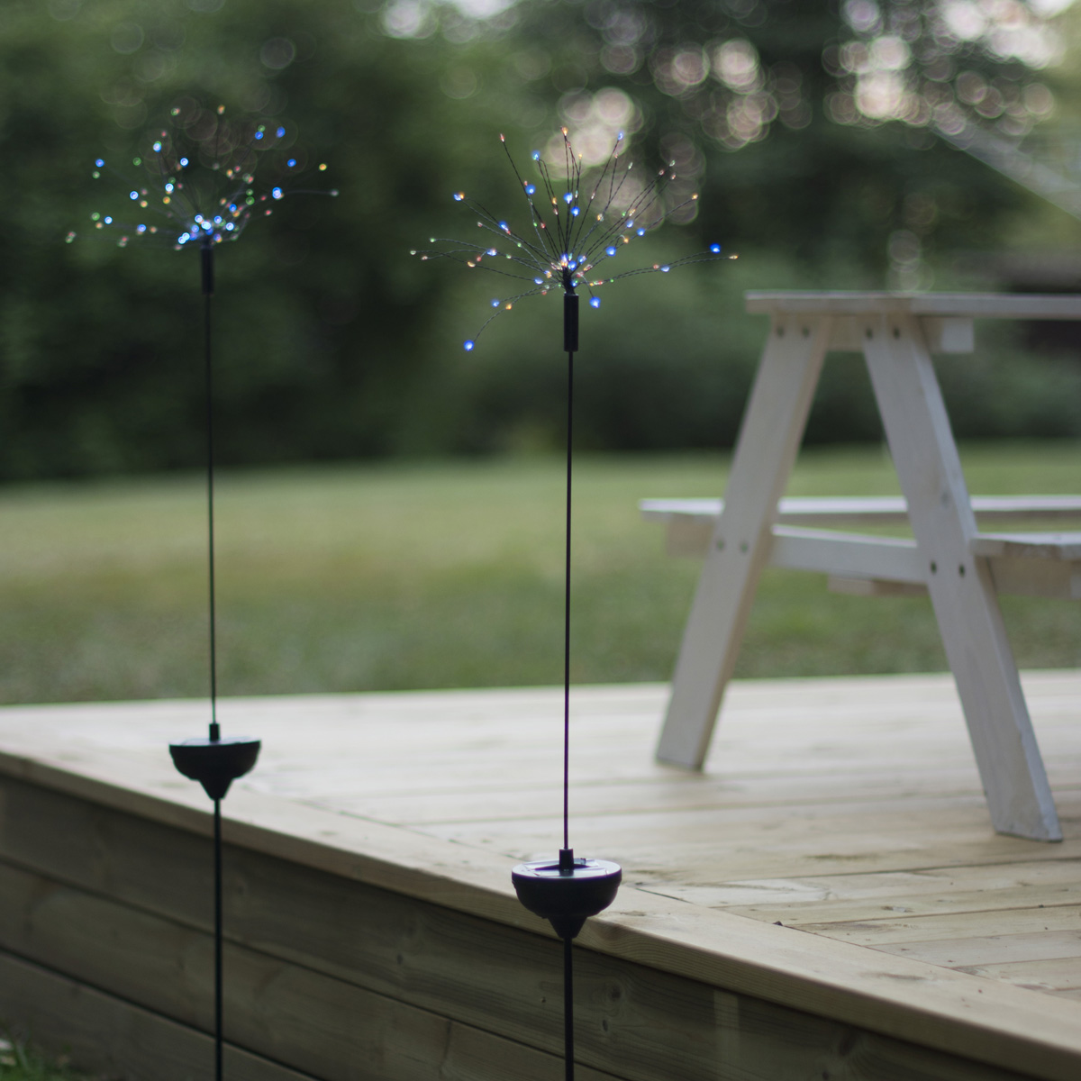 LED Solarstab FEUERWERK Gartendeko - 90 bunte LED - H: 100cm - Dämmerungssensor LED Solarstab FEUERWERK Gartendeko - 90 bunte LED - H: 100cm - Dämmerungssensor