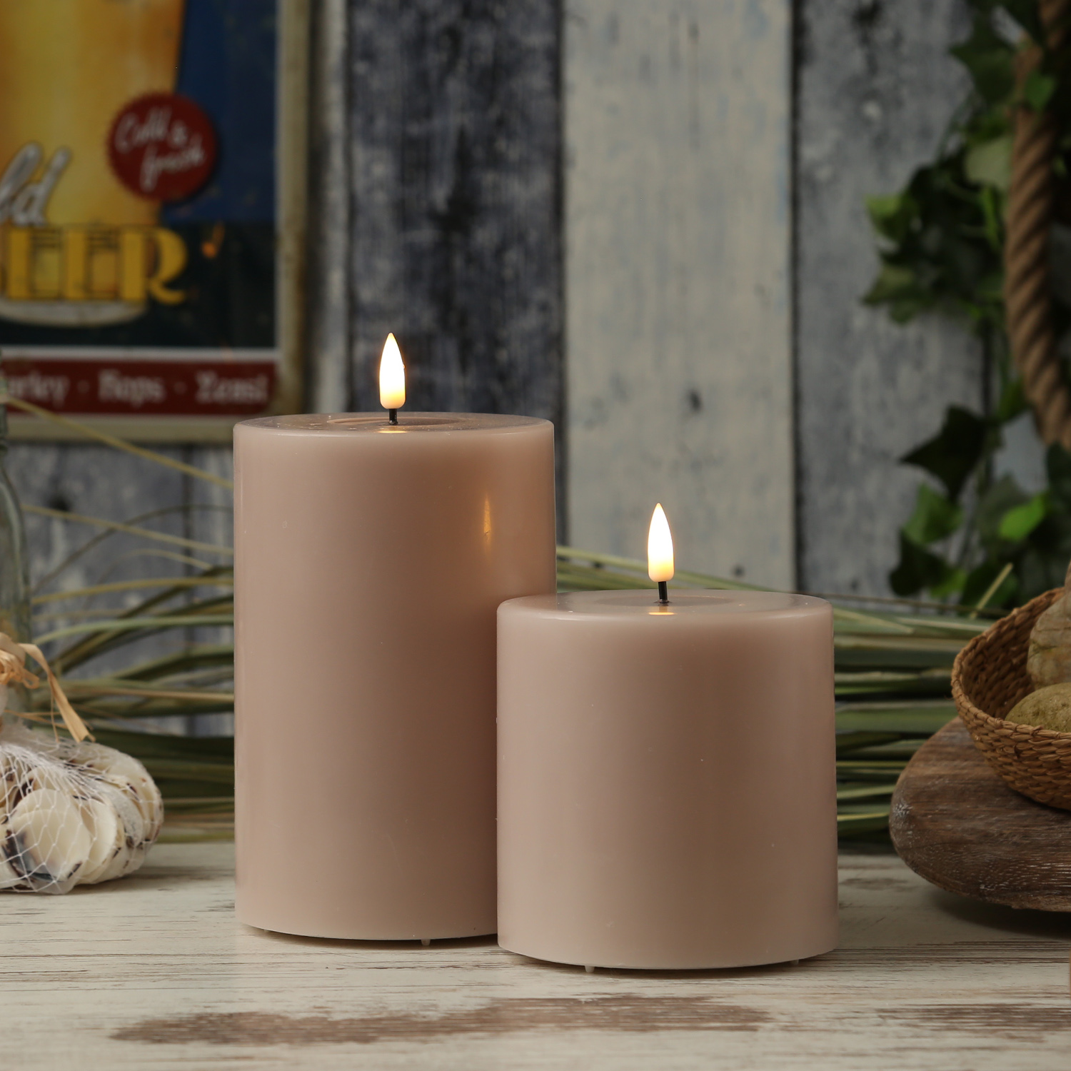 LED Stumpenkerze MIA - Echtwachs - realistische 3D Flamme - H: 10cm - D: 10cm - altrosa LED Stumpenkerze MIA - Echtwachs - realistische 3D Flamme - H: 10cm - D: 10cm - altrosa