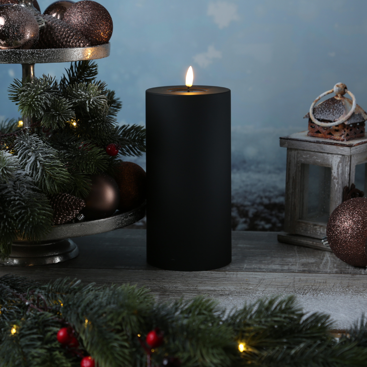 LED Stumpenkerze MIA - Kunststoff - realistische 3D Flamme - H: 20cm - f. Außen - schwarz LED Stumpenkerze MIA - Kunststoff - realistische 3D Flamme - H: 20cm - f. Außen - schwarz