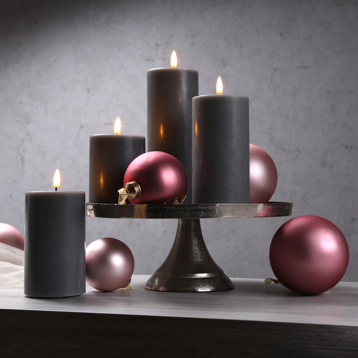 LED Stumpenkerze MIA - Echtwachs - realistische 3D Flamme - H: 15cm - Batteriebetrieb - grau LED Stumpenkerze MIA - Echtwachs - realistische 3D Flamme - H: 15cm - Batteriebetrieb - grau