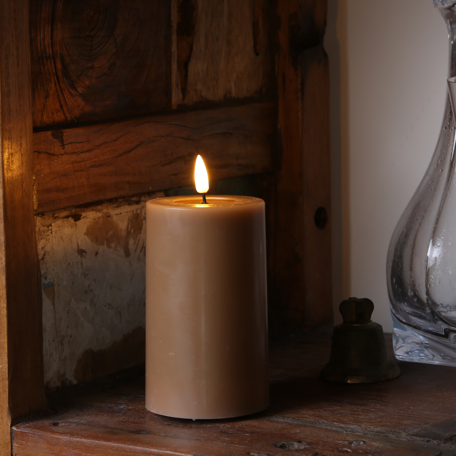 LED Stumpenkerze MIA - Echtwachs - realistische 3D Flamme - H: 12,5cm - Batteriebetrieb - karamell LED Stumpenkerze MIA - Echtwachs - realistische 3D Flamme - H: 12,5cm - Batteriebetrieb - karamell