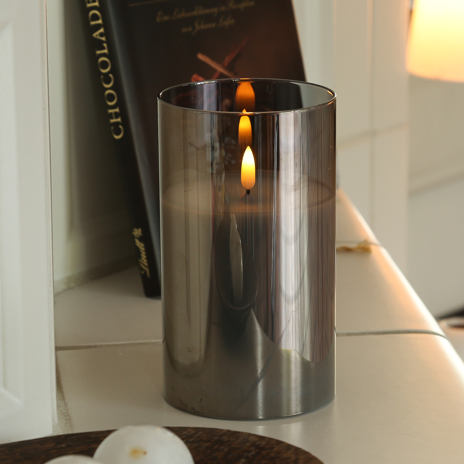 LED Kerze im Glas - Windlicht - Echtwachs - flackernde 3D Flamme - Timer - H: 17,5cm - rauchgrau LED Kerze im Glas - Windlicht - Echtwachs - flackernde 3D Flamme - Timer - H: 17,5cm - rauchgrau