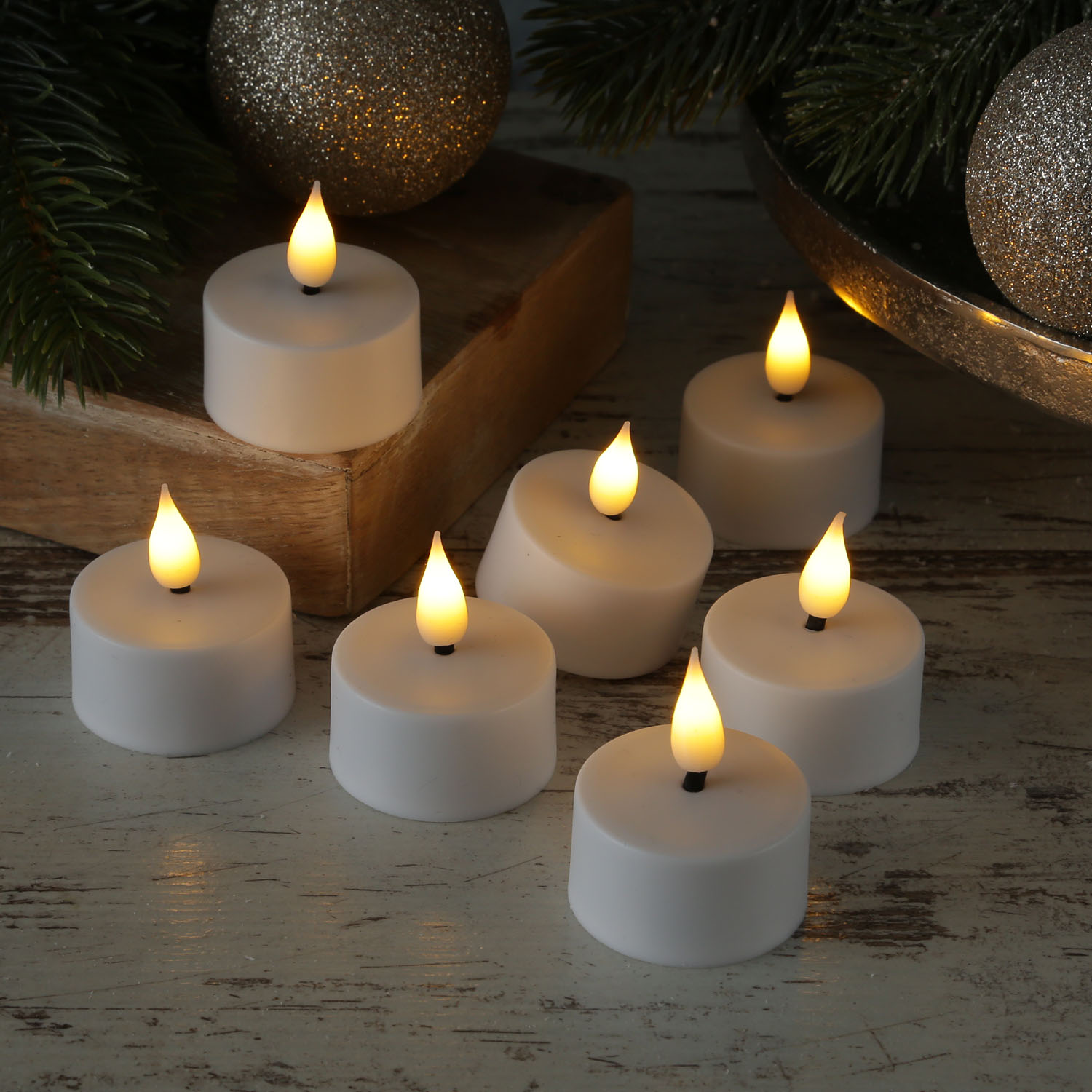 LED Teelichter - 12 wiederaufladbare LED Teelichter mit Ladestation - D: 4cm - flackernd - weiß