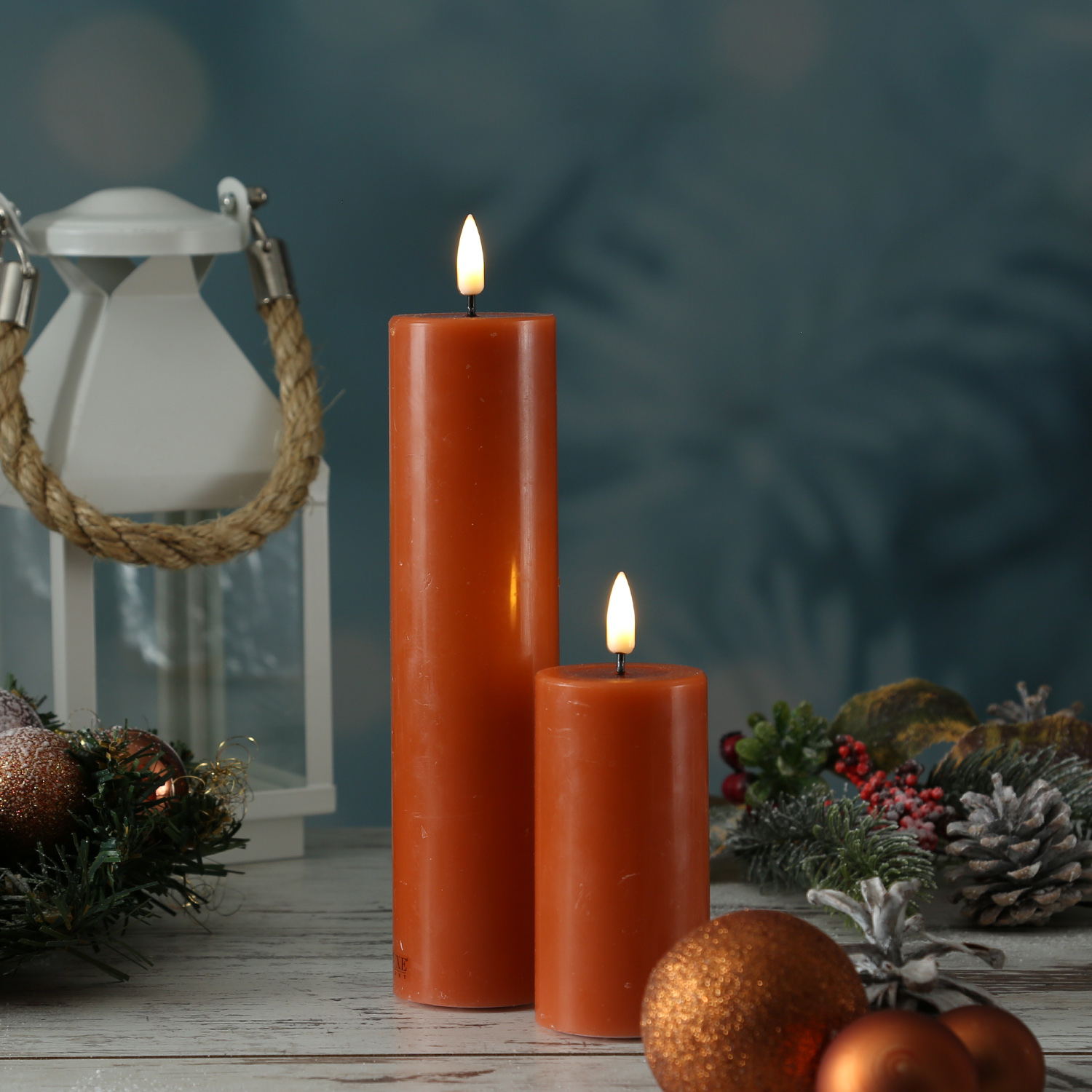 LED Stumpenkerze MIA - Echtwachs - realistische 3D Flamme - H: 20cm - D: 5cm - orange LED Stumpenkerze MIA - Echtwachs - realistische 3D Flamme - H: 20cm - D: 5cm - orange