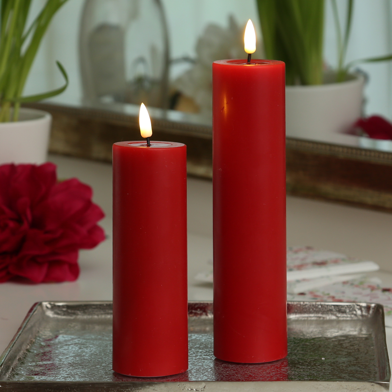 LED Stumpenkerze MIA - Echtwachs - realistische 3D Flamme - H: 20cm - D: 5cm - rot LED Stumpenkerze MIA - Echtwachs - realistische 3D Flamme - H: 20cm - D: 5cm - rot