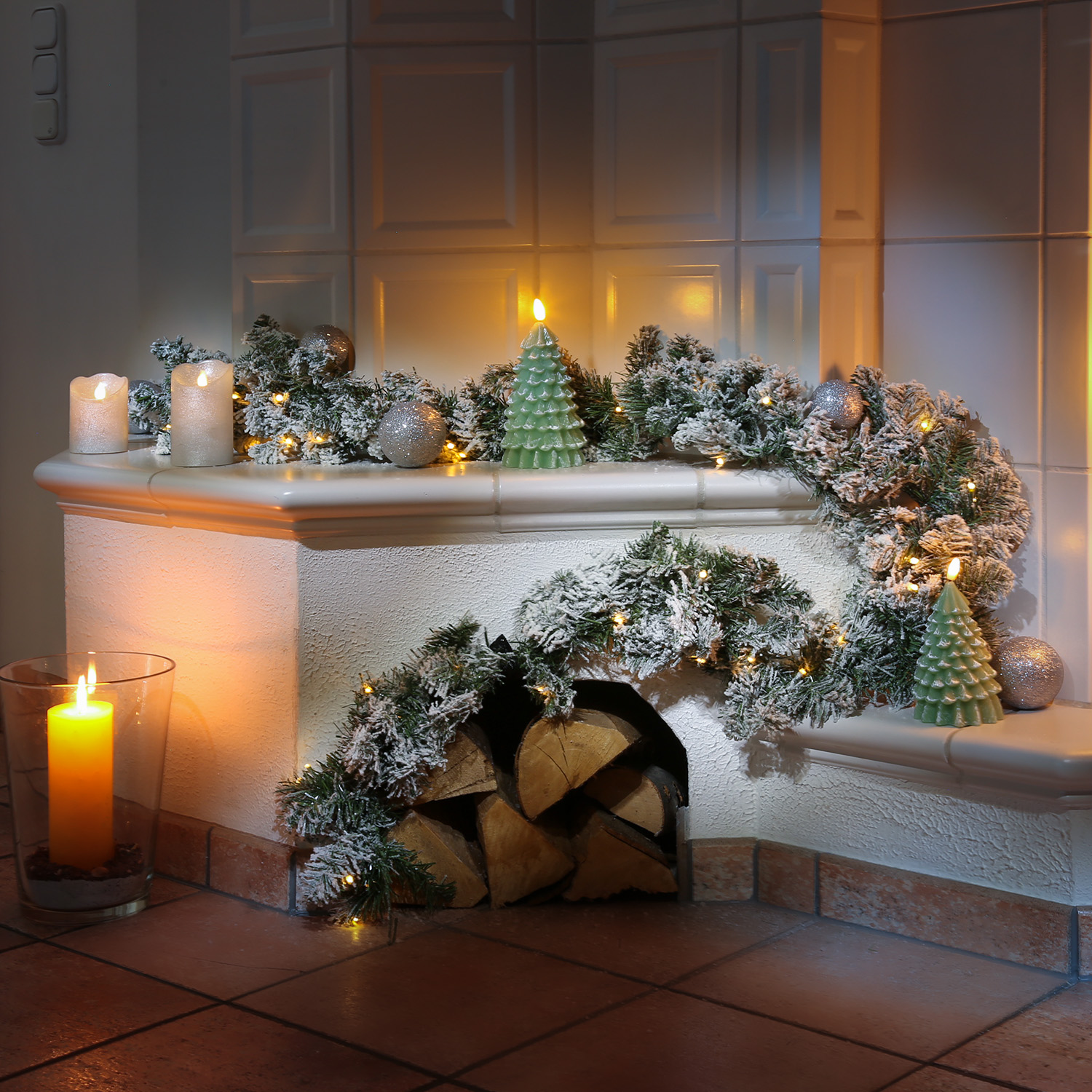 Tannengirlande - Kunststoff - Schneeoptik - warmweiße LED - L: 2,55m - Timer - Batterie - grün, weiß Tannengirlande - Kunststoff - Schneeoptik - warmweiße LED - L: 2,55m - Timer - Batterie - grün, weiß