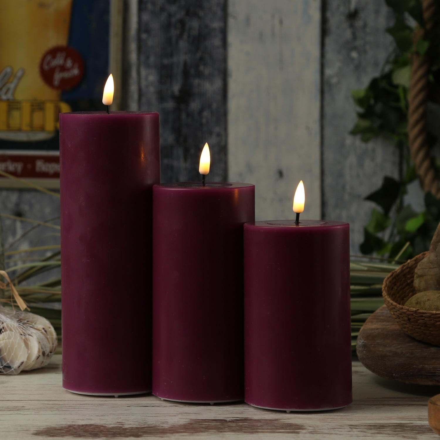 LED Stumpenkerze MIA - Echtwachs - realistische 3D Flamme - H: 20cm - D: 7,5cm - beere LED Stumpenkerze MIA - Echtwachs - realistische 3D Flamme - H: 20cm - D: 7,5cm - beere