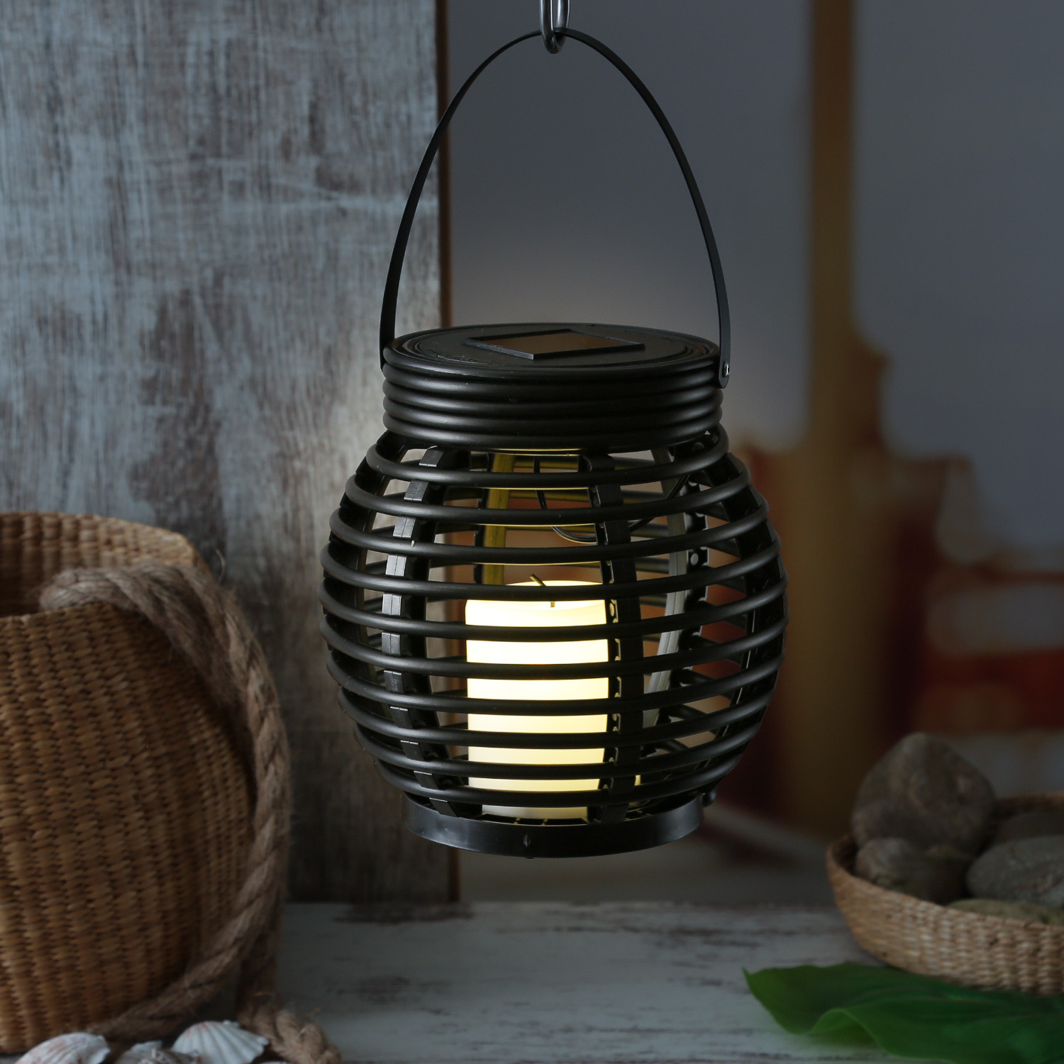 LED Solar Laterne mit LED Kerze - Korboptik - flackernde LED - H: 15cm -Lichtsensor - schwarz LED Solar Laterne mit LED Kerze - Korboptik - flackernde LED - H: 15cm -Lichtsensor - schwarz