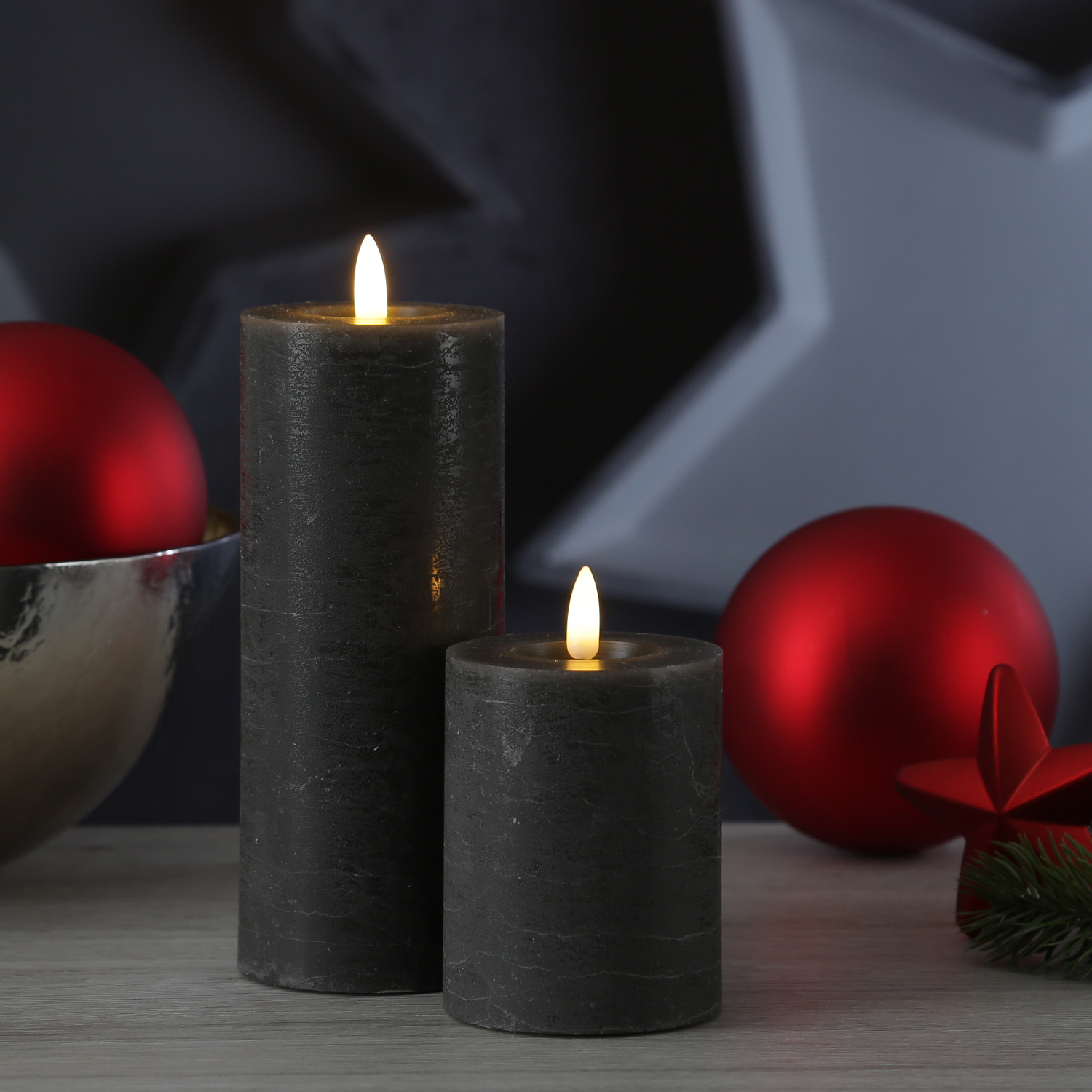 LED Kerze LINA - Rustik-Optik - Echtwachs - 3D Flamme - H: 11cm - D: 7cm - Batterie - Timer - grau LED Kerze LINA - Rustik-Optik - Echtwachs - 3D Flamme - H: 11cm - D: 7cm - Batterie - Timer - grau