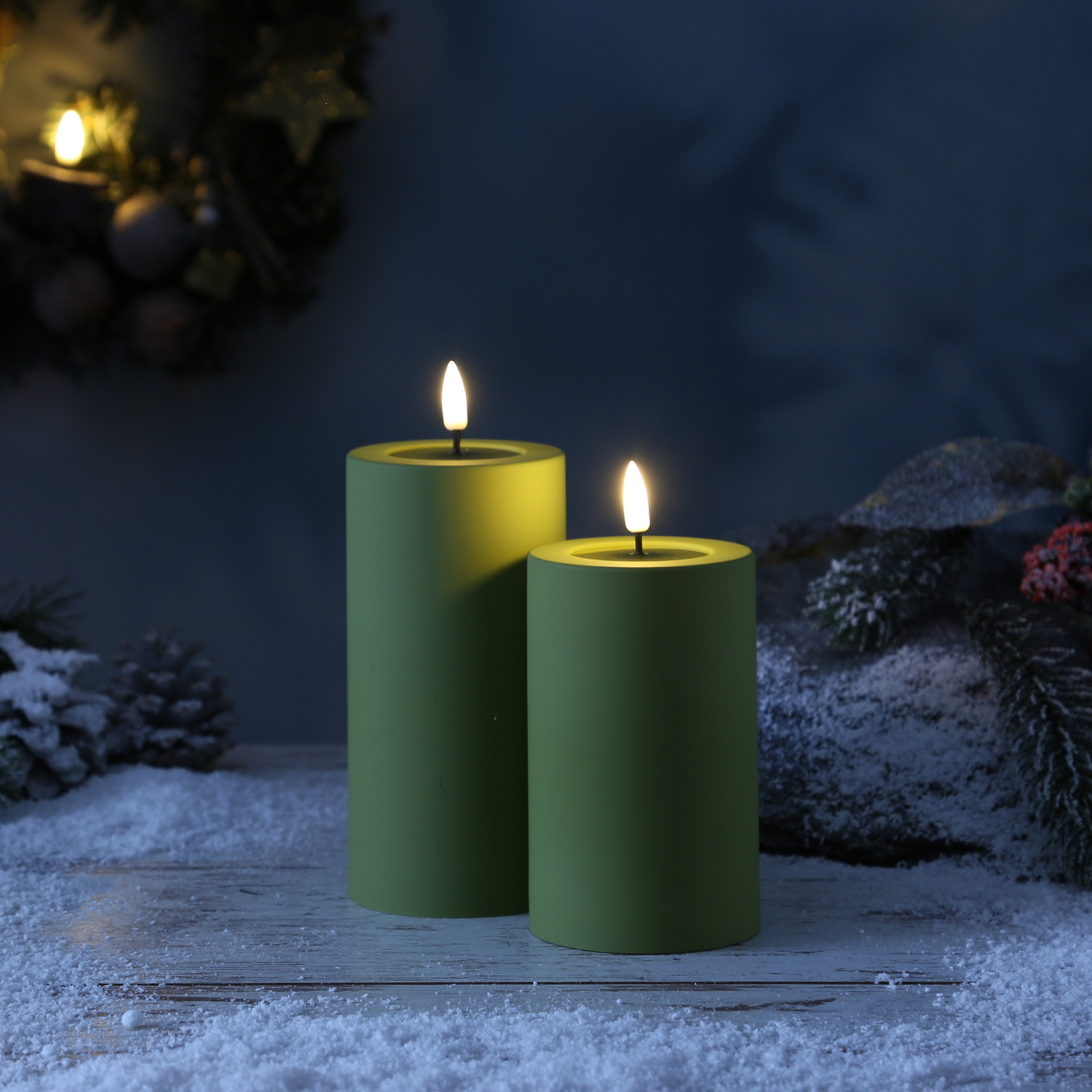 LED Stumpenkerze MIA - Kunststoff - realistische 3D Flamme - H: 12,5cm - outdoor - grün LED Stumpenkerze MIA - Kunststoff - realistische 3D Flamme - H: 12,5cm - outdoor - grün