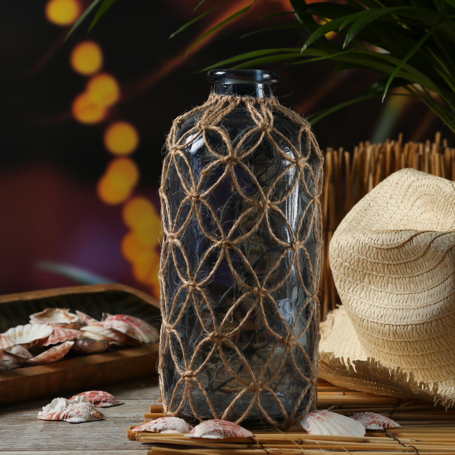 Dekoflasche MARITIM mit Netz - Glasvase - Juteseil Deko - H: 25cm - blau Dekoflasche MARITIM mit Netz - Glasvase - Juteseil Deko - H: 25cm - blau