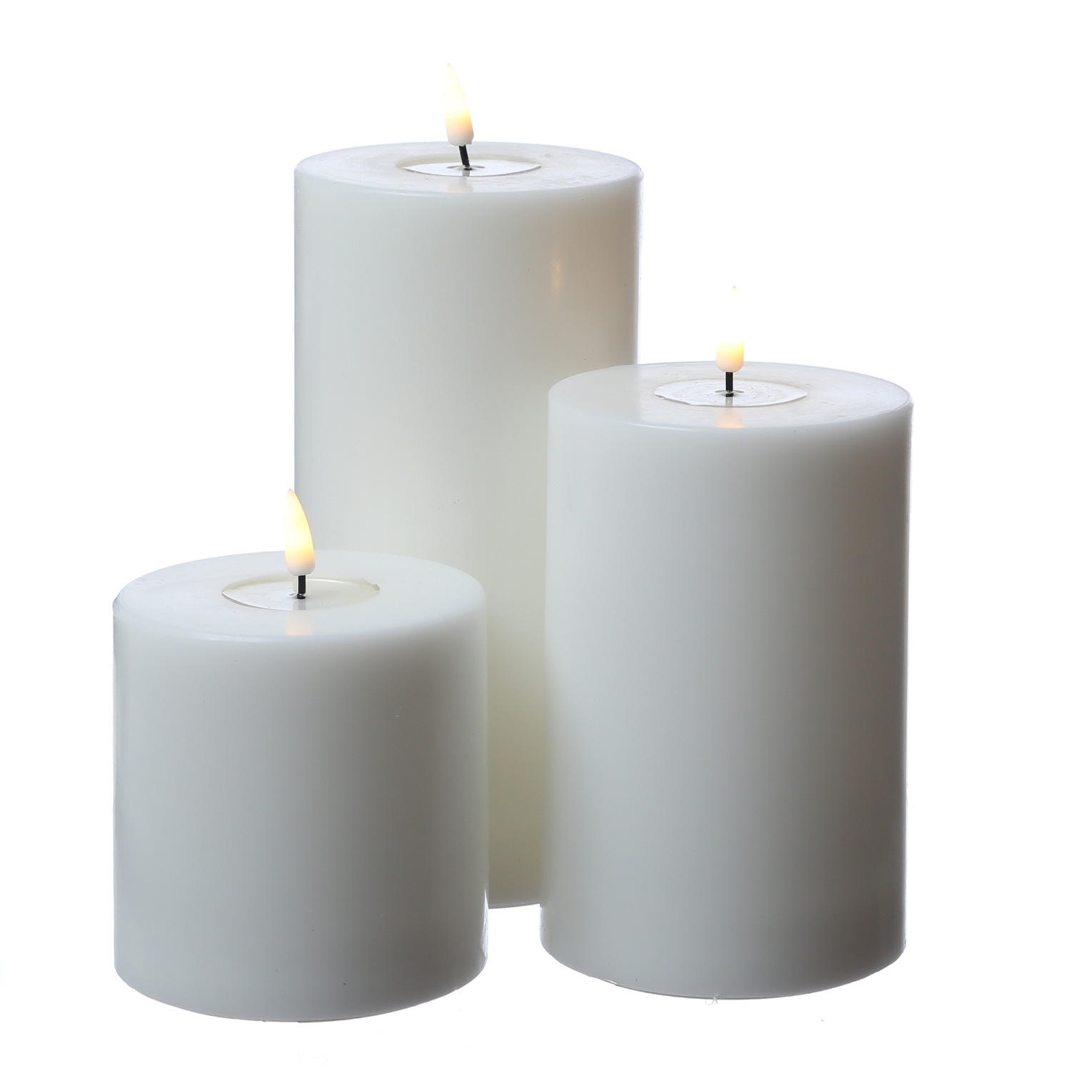 LED Stumpenkerze MIA - Echtwachs - realistische 3D Flamme - H: 15cm D: 10cm - Batteriebetrieb - weiß LED Stumpenkerze MIA - Echtwachs - realistische 3D Flamme - H: 15cm D: 10cm - Batteriebetrieb - weiß