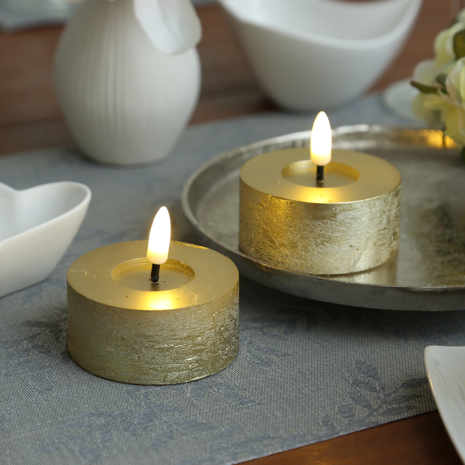 LED Maxi Teelichter LINA - Rustik-Optik - Echtwachs - Timer - D: 7cm - H: 6cm - gold - 2 Stück