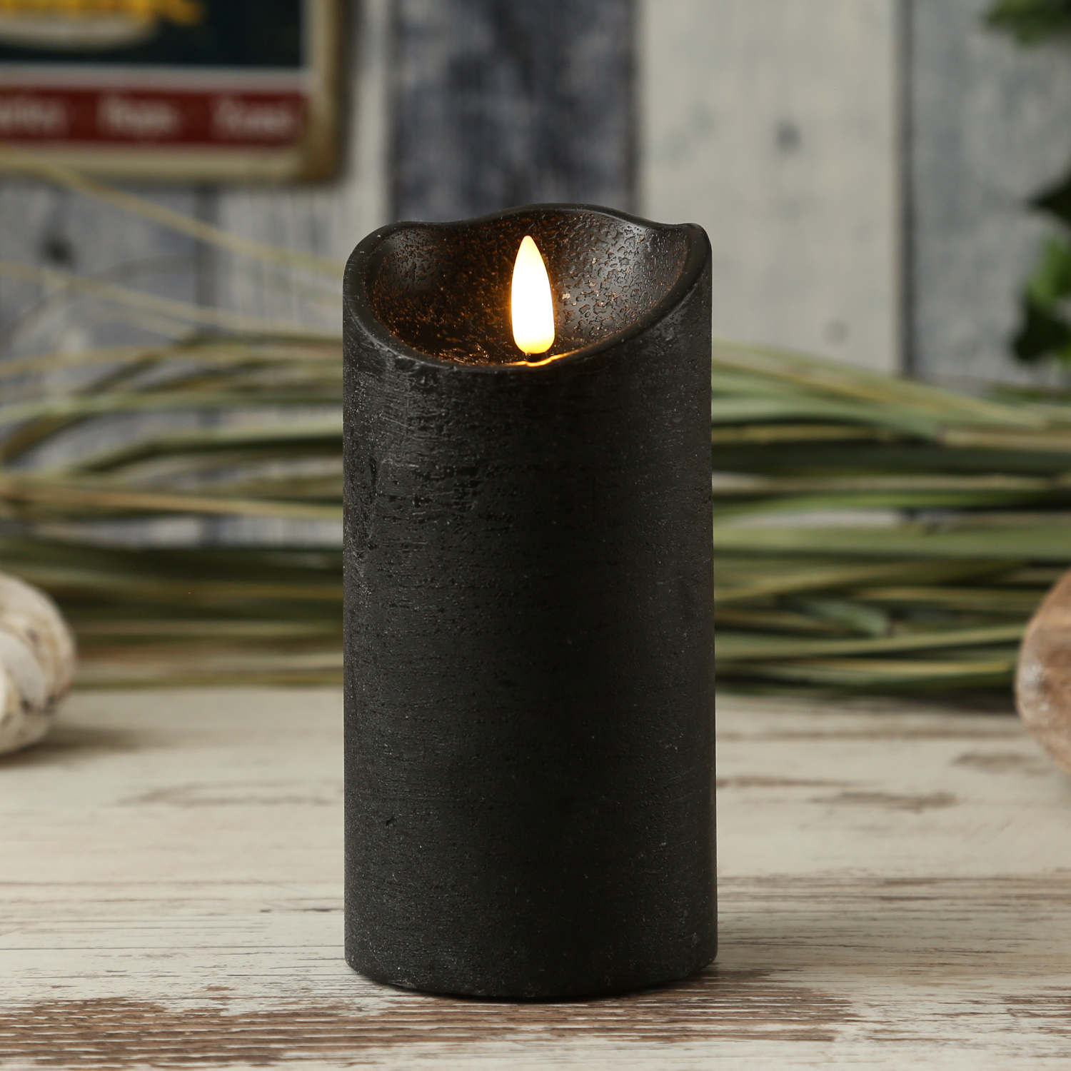 LED Stumpenkerze RUSTIC - Echtwachs - warmweiße 3D Flamme - H: 15cm - Batterie - Timer - schwarz LED Stumpenkerze RUSTIC - Echtwachs - warmweiße 3D Flamme - H: 15cm - Batterie - Timer - schwarz