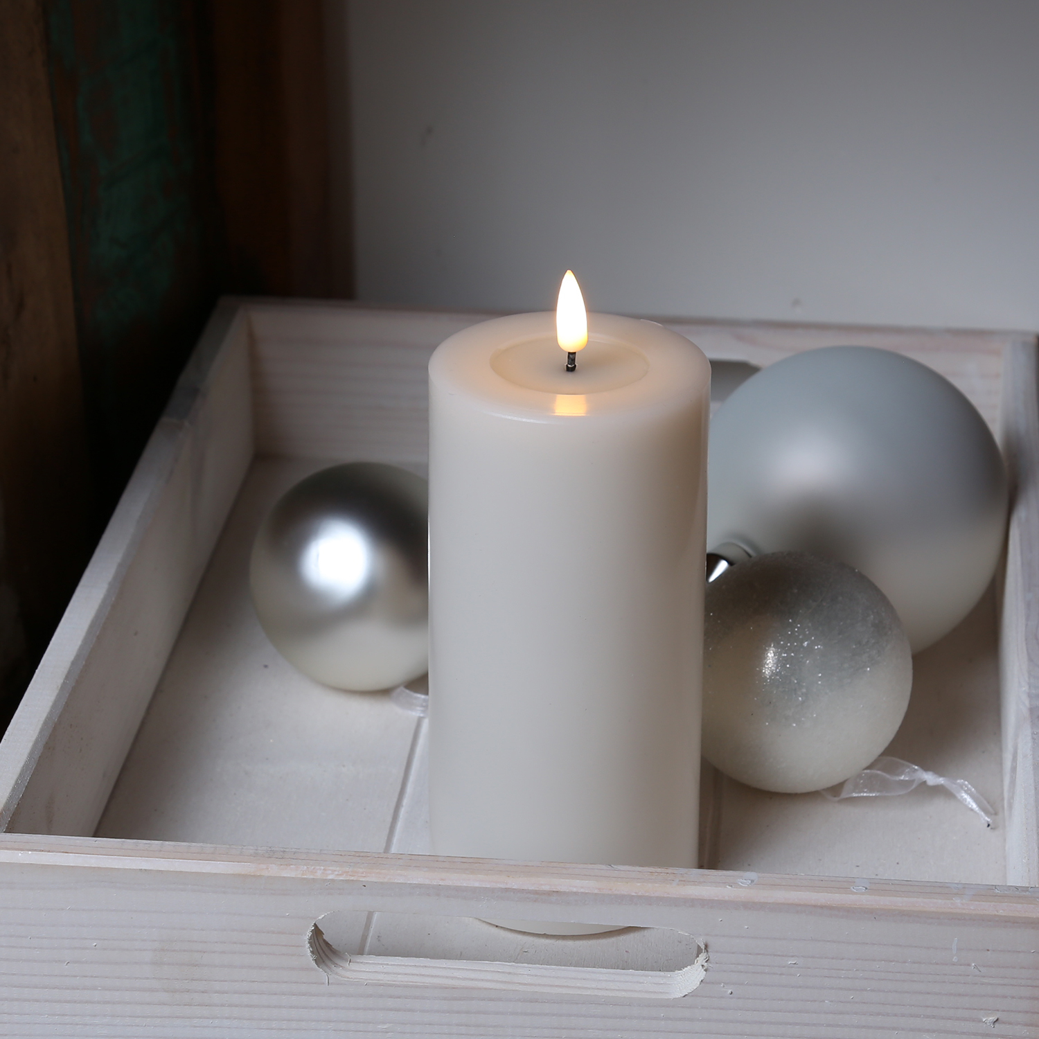 LED Stumpenkerze MIA - Echtwachs - realistische 3D Flamme - H: 15cm - Batteriebetrieb - creme LED Stumpenkerze MIA - Echtwachs - realistische 3D Flamme - H: 15cm - Batteriebetrieb - creme