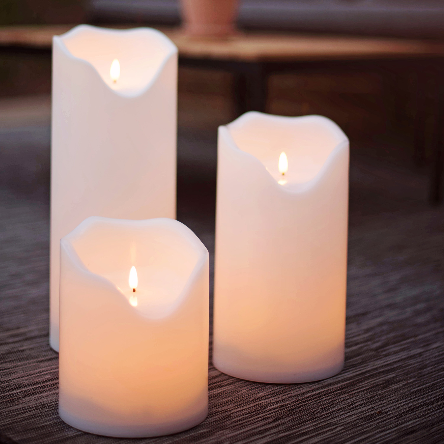 LED  XXL Stumpenkerze Flamme - Kunststoff - flackernde 3D Flamme - H: 40cm - Timer - f. Außen - weiß LED  XXL Stumpenkerze Flamme - Kunststoff - flackernde 3D Flamme - H: 40cm - Timer - f. Außen - weiß