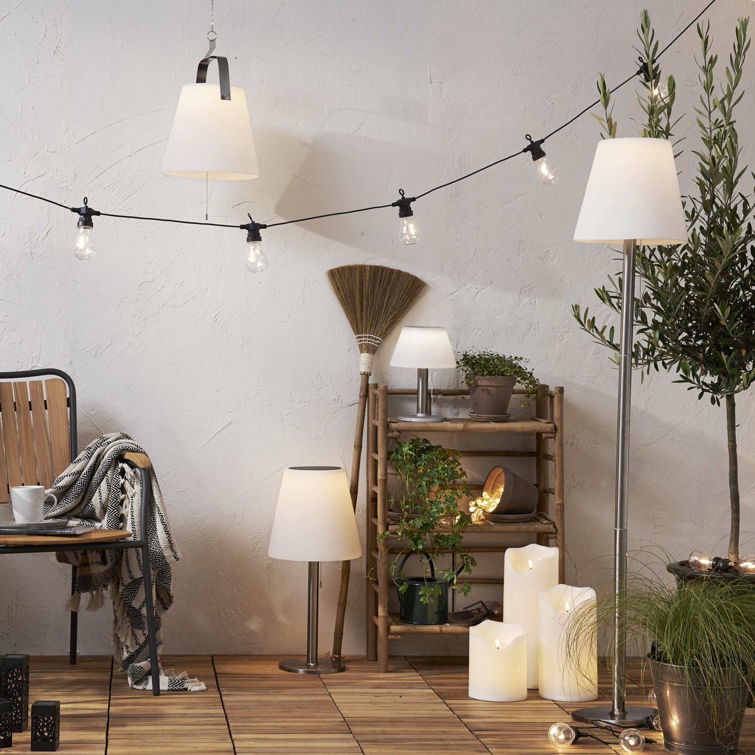 LED  XXL Stumpenkerze Flamme - Kunststoff - flackernde 3D Flamme - H: 40cm - Timer - f. Außen - weiß LED  XXL Stumpenkerze Flamme - Kunststoff - flackernde 3D Flamme - H: 40cm - Timer - f. Außen - weiß