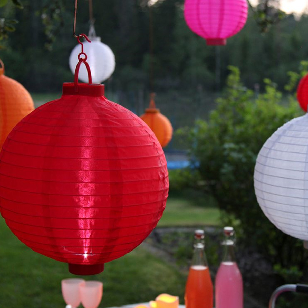 LED Lampion FESTIVAL - kaltweiße LED - D: 20cm - Montagehaken - 5er Set bunt