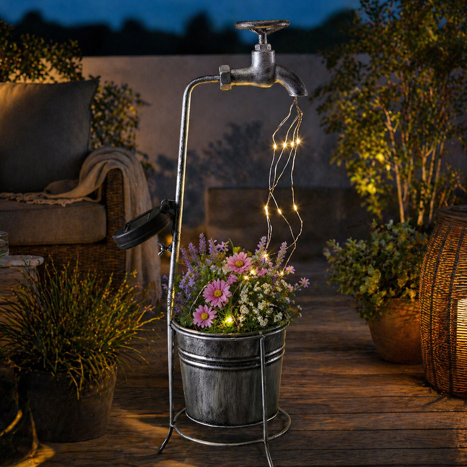 LED Solar Wasserhahn mit Blumentopf - Deko Balkon/Gartenbeleuchtung - H: 60cm - Sensor