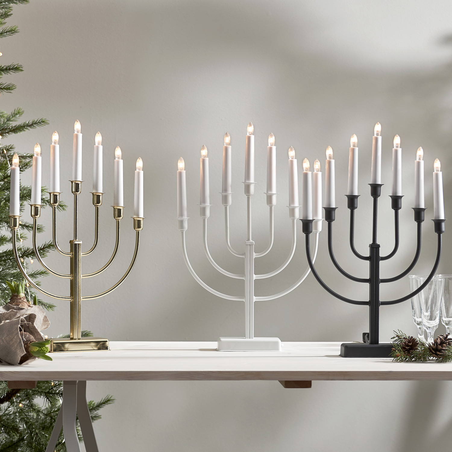 Kerzenleuchter KRISTINA - 7 Arme - warmweiße Lampen - H: 47cm - Schalter - Schwarz