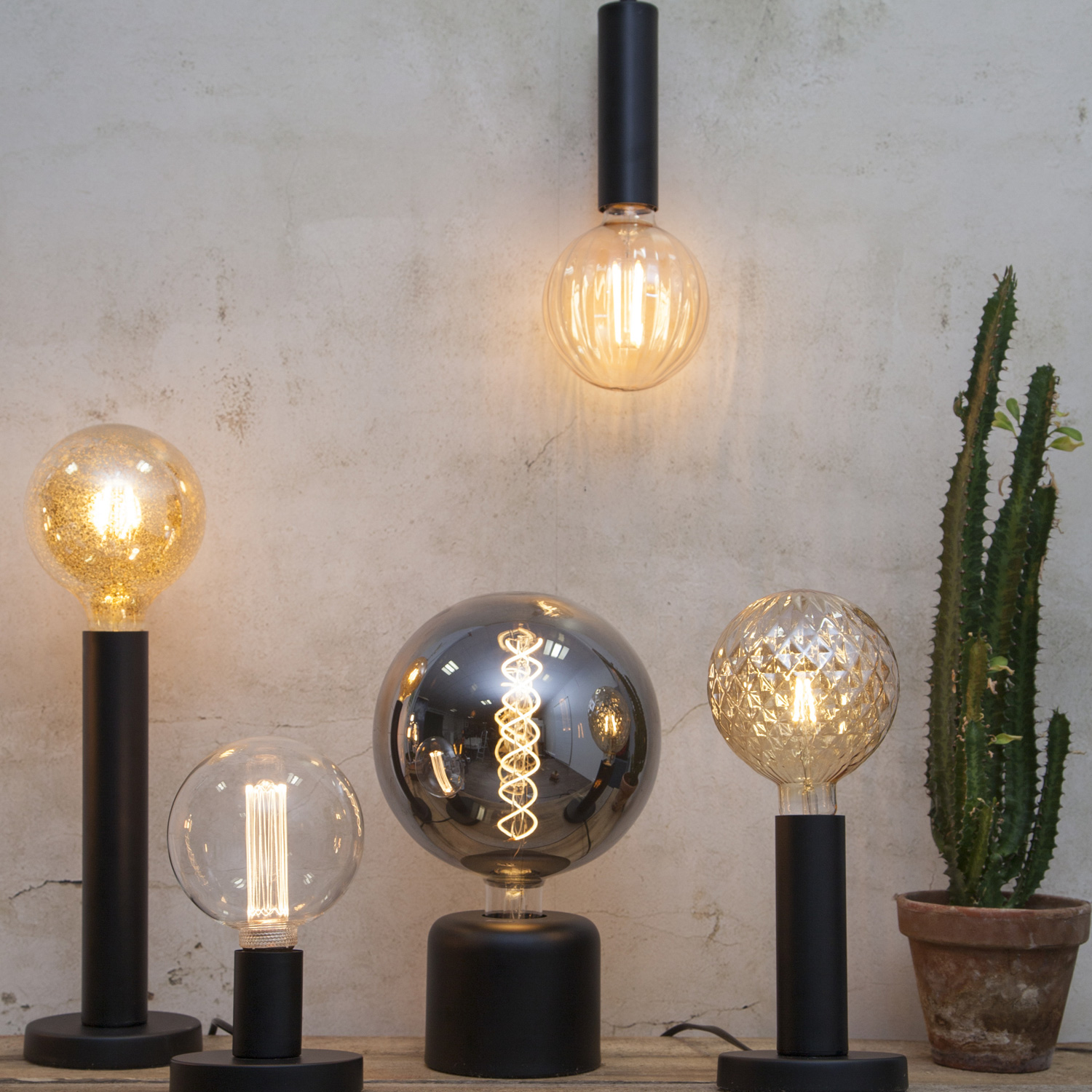 Lampenhalterung | GLANS | E27 | →12cm x ↑17cm | 180cm Kabel | Röhre lang | stehend | Schwarz Lampenhalterung | GLANS | E27 | →12cm x ↑17cm | 180cm Kabel | Röhre lang | stehend | Schwarz