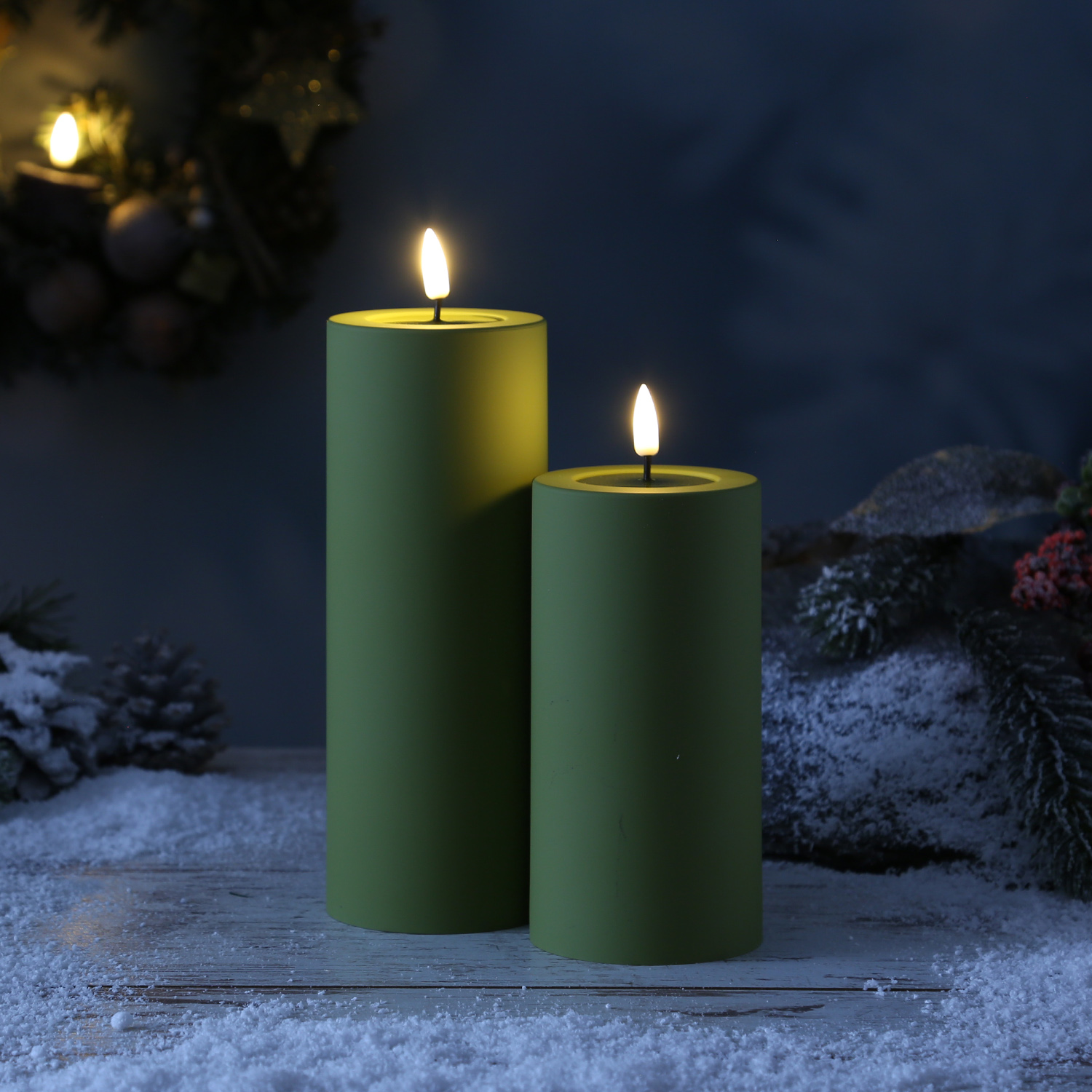 LED Stumpenkerze MIA - Kunststoff - realistische 3D Flamme - H: 15cm - outdoor - grün LED Stumpenkerze MIA - Kunststoff - realistische 3D Flamme - H: 15cm - outdoor - grün