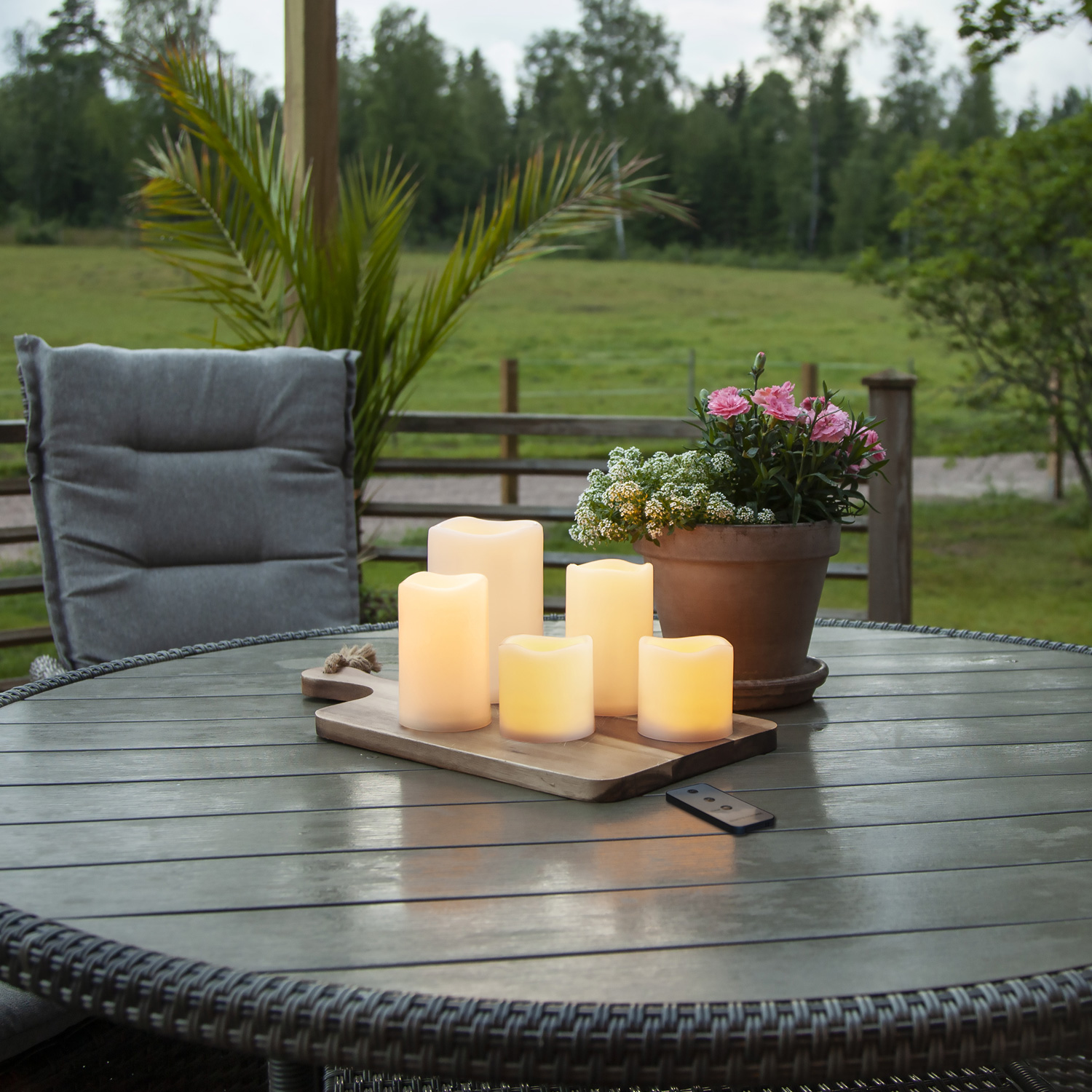 LED Kerzenset Paul - flackernde LED - Batteriebetrieb - Timer - Fernbedienung - für Außen - 5er Set LED Kerzenset Paul - flackernde LED - Batteriebetrieb - Timer - Fernbedienung - für Außen - 5er Set