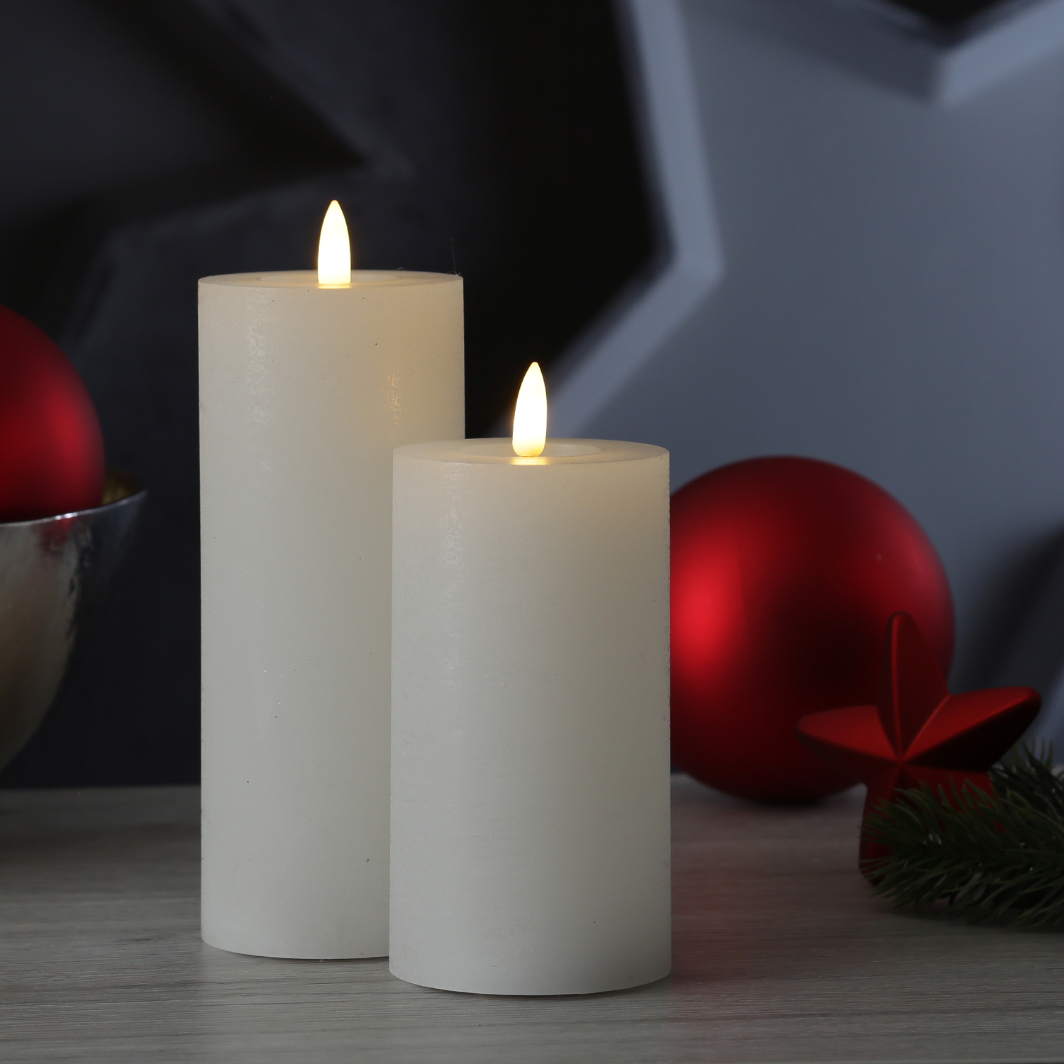 LED Kerze LINA - Rustik-Optik - Echtwachs - 3D Flamme - H: 15cm - D: 7cm - Batterie - Timer - weiß LED Kerze LINA - Rustik-Optik - Echtwachs - 3D Flamme - H: 15cm - D: 7cm - Batterie - Timer - weiß