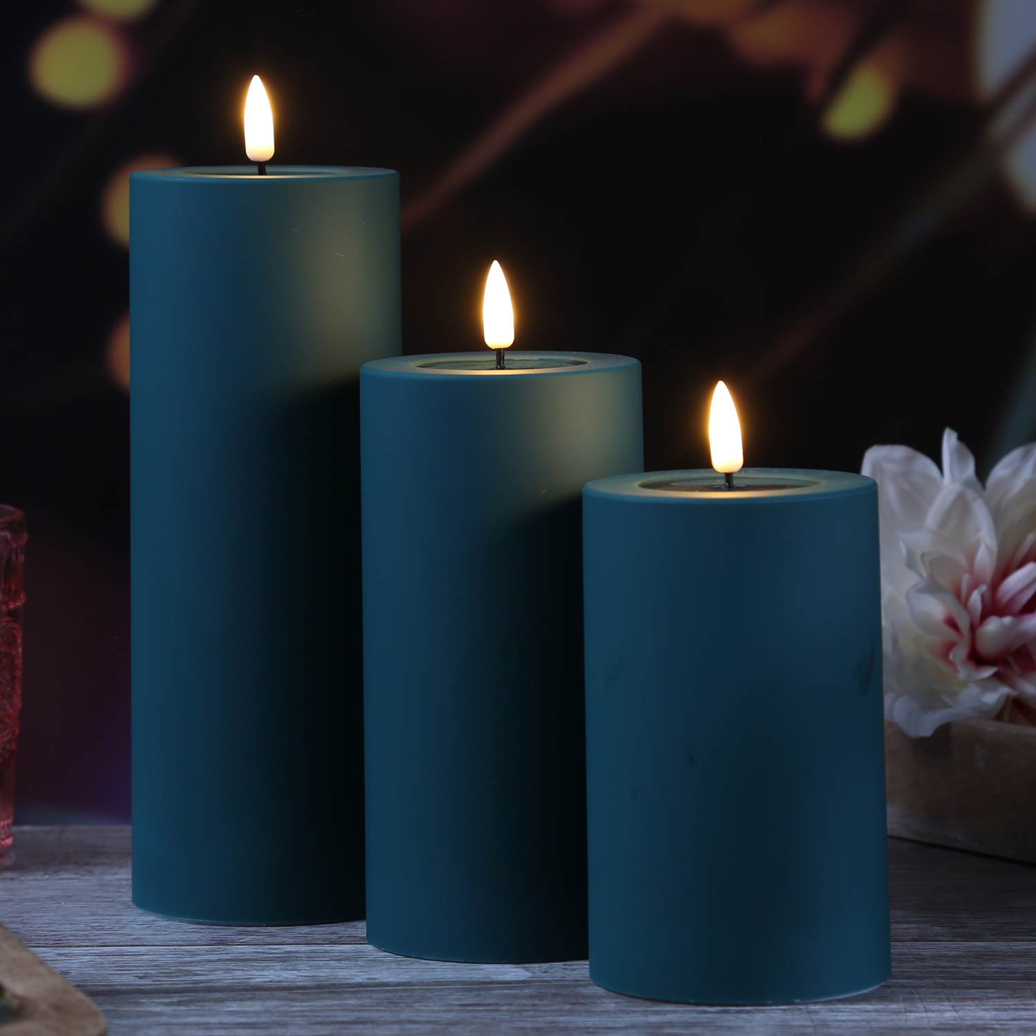 LED Stumpenkerze MIA - Kunststoff - realistische 3D Flamme - H: 15cm - für Außen - dunkelgrün LED Stumpenkerze MIA - Kunststoff - realistische 3D Flamme - H: 15cm - für Außen - dunkelgrün