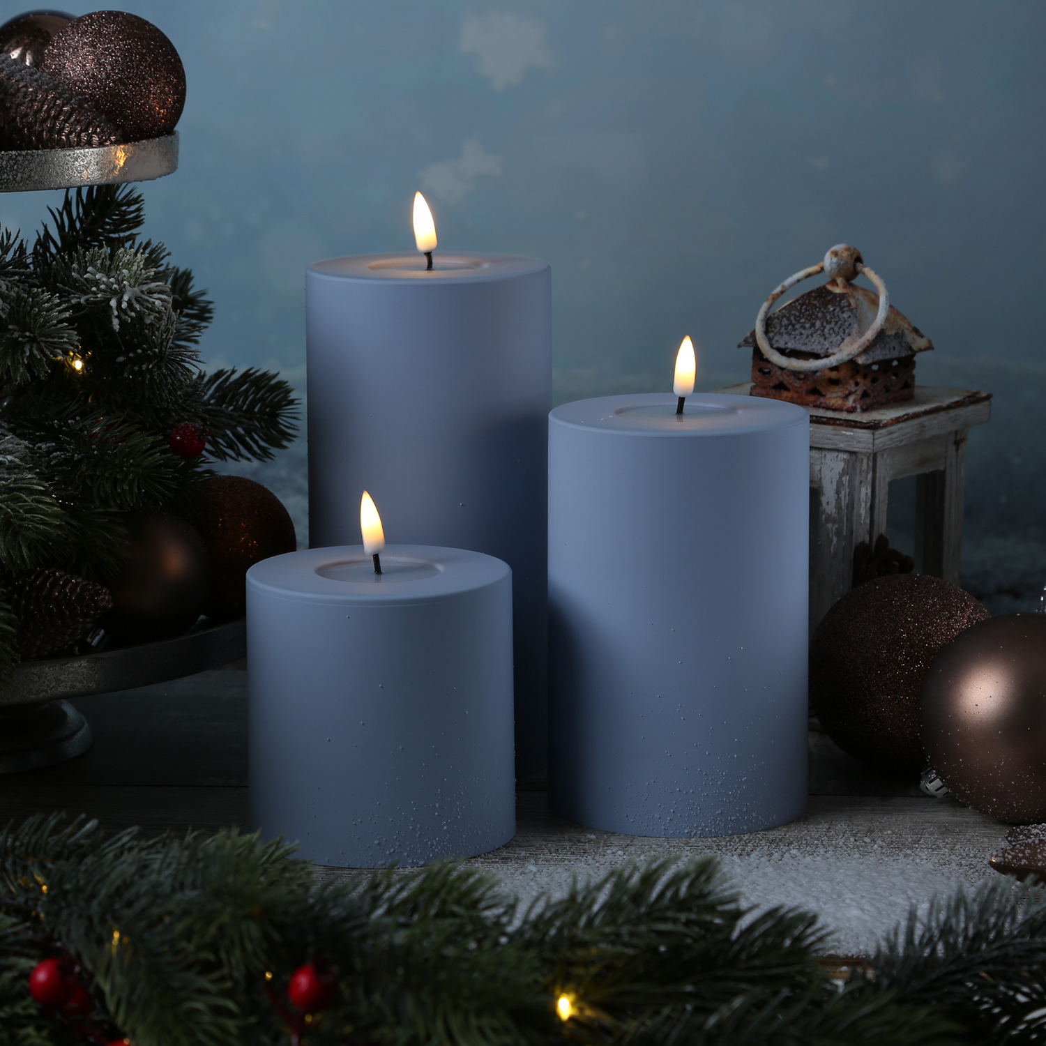 LED Stumpenkerze MIA - Kunststoff - realistische 3D Flamme - H: 20cm - f. Außen - pastellblau LED Stumpenkerze MIA - Kunststoff - realistische 3D Flamme - H: 20cm - f. Außen - pastellblau