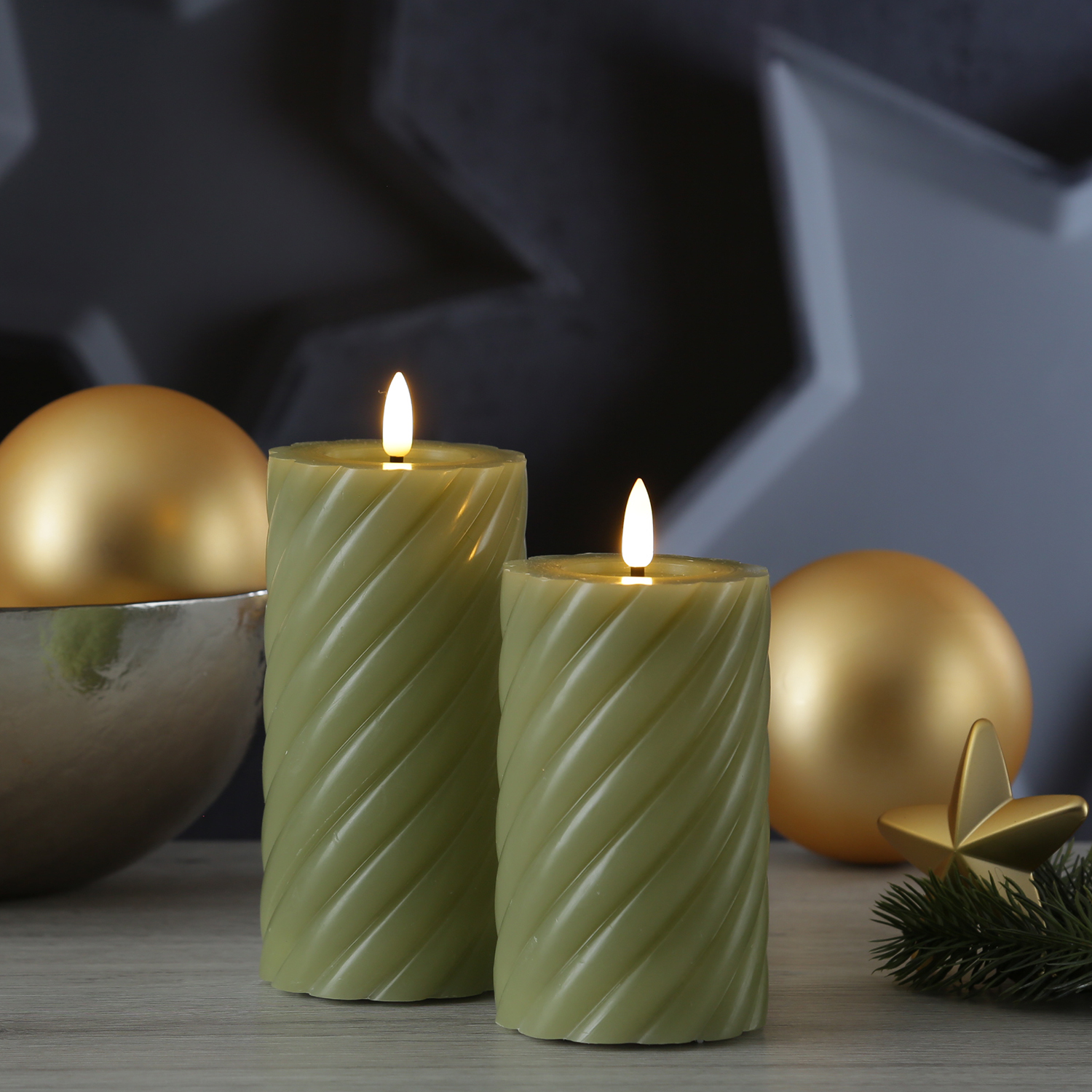 LED Stumpenkerze TWIST - Echtwachs - warmweiße 3D Flamme - H: 15cm - Batterie - Timer - grün LED Stumpenkerze TWIST - Echtwachs - warmweiße 3D Flamme - H: 15cm - Batterie - Timer - grün