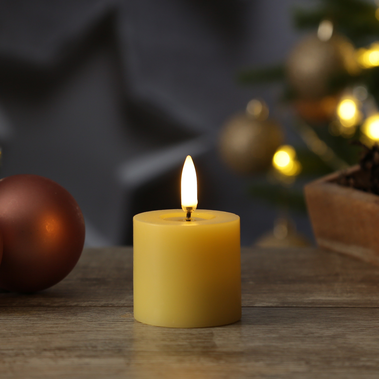 LED Mini Kerze THEA - Echtwachs - 3D Flamme mit Wachsspiegel - D: 5cm - H: 4,5cm - Timer - gelb LED Mini Kerze THEA - Echtwachs - 3D Flamme mit Wachsspiegel - D: 5cm - H: 4,5cm - Timer - gelb