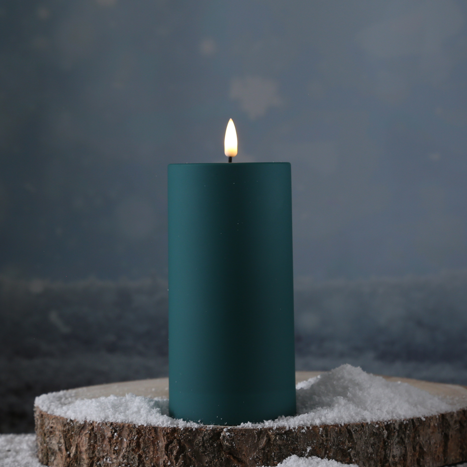 LED Stumpenkerze MIA - Kunststoff - realistische 3D Flamme - H: 15cm - für Außen - dunkelgrün LED Stumpenkerze MIA - Kunststoff - realistische 3D Flamme - H: 15cm - für Außen - dunkelgrün