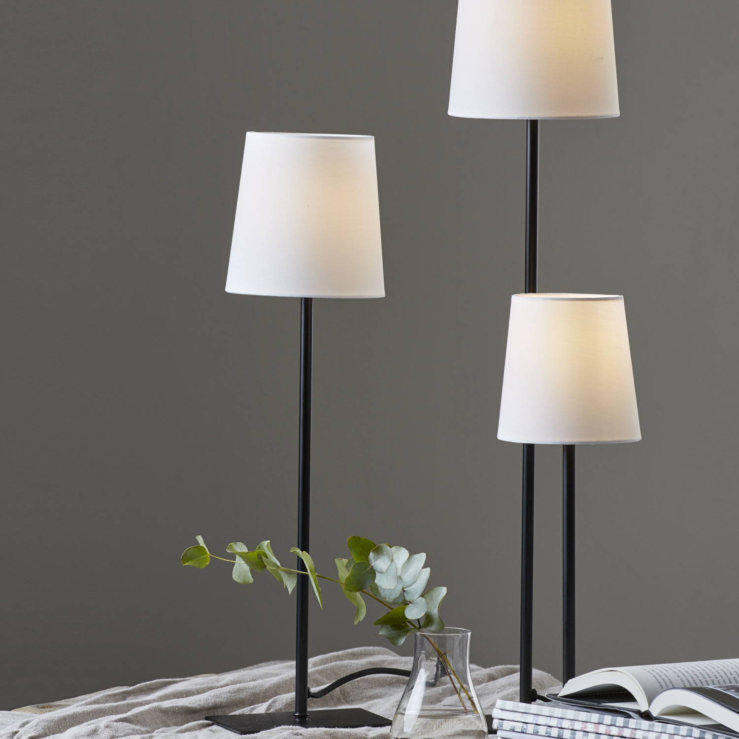 Papierstern/Dekoleuchte "Frozen" - stehend - 7-zackig - Ø 35cm, H: 85cm - E14 - inkl. Kabel - weiß Papierstern/Dekoleuchte "Frozen" - stehend - 7-zackig - Ø 35cm, H: 85cm - E14 - inkl. Kabel - weiß