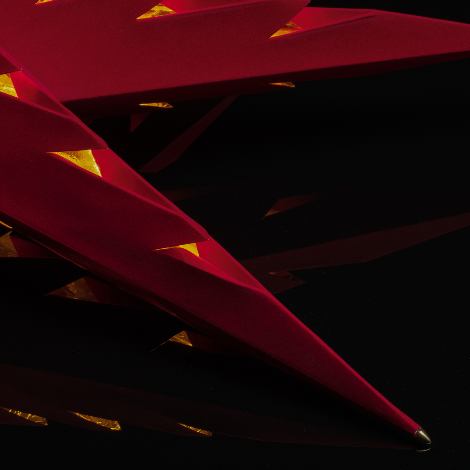 Roter Papierstern mit rotem Samt - 7-zackig - hängend - D: 78cm - inkl. E14 Fassung u. Kabel Roter Papierstern mit rotem Samt - 7-zackig - hängend - D: 78cm - inkl. E14 Fassung u. Kabel