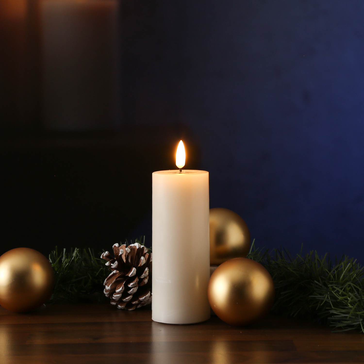 LED Stumpenkerze MIA - Echtwachs - realistische 3D Flamme - H: 12,5cm D: 5cm - Batterie - creme LED Stumpenkerze MIA - Echtwachs - realistische 3D Flamme - H: 12,5cm D: 5cm - Batterie - creme