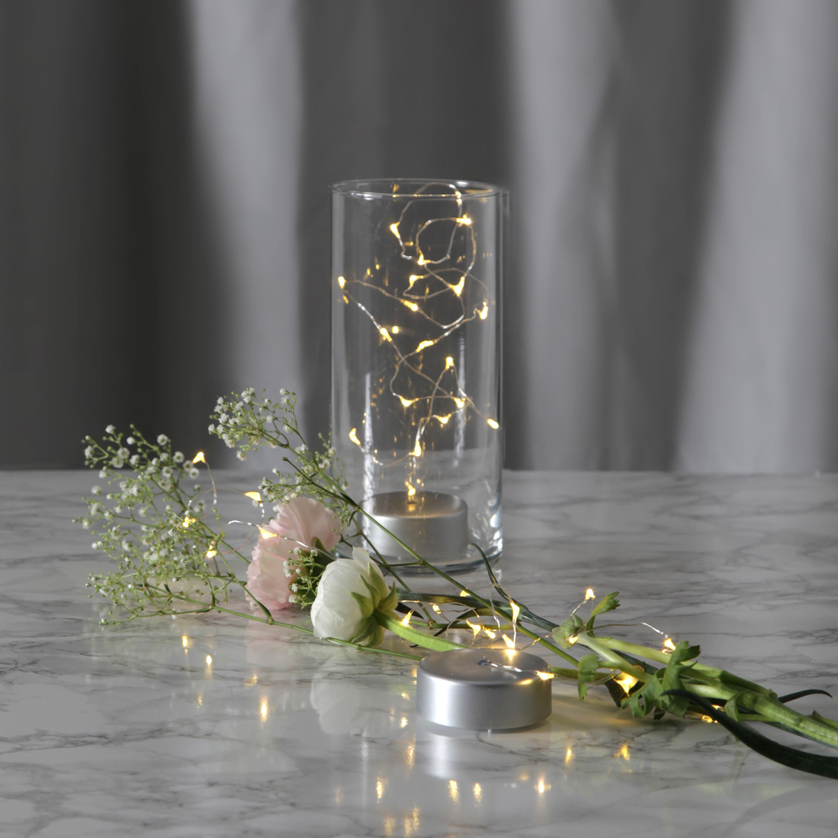 LED Drahtlichterkette "Dew Drop" - 20 warmweiße LED - silberner Draht - 1m - Batteriebetrieb - Timer LED Drahtlichterkette "Dew Drop" - 20 warmweiße LED - silberner Draht - 1m - Batteriebetrieb - Timer