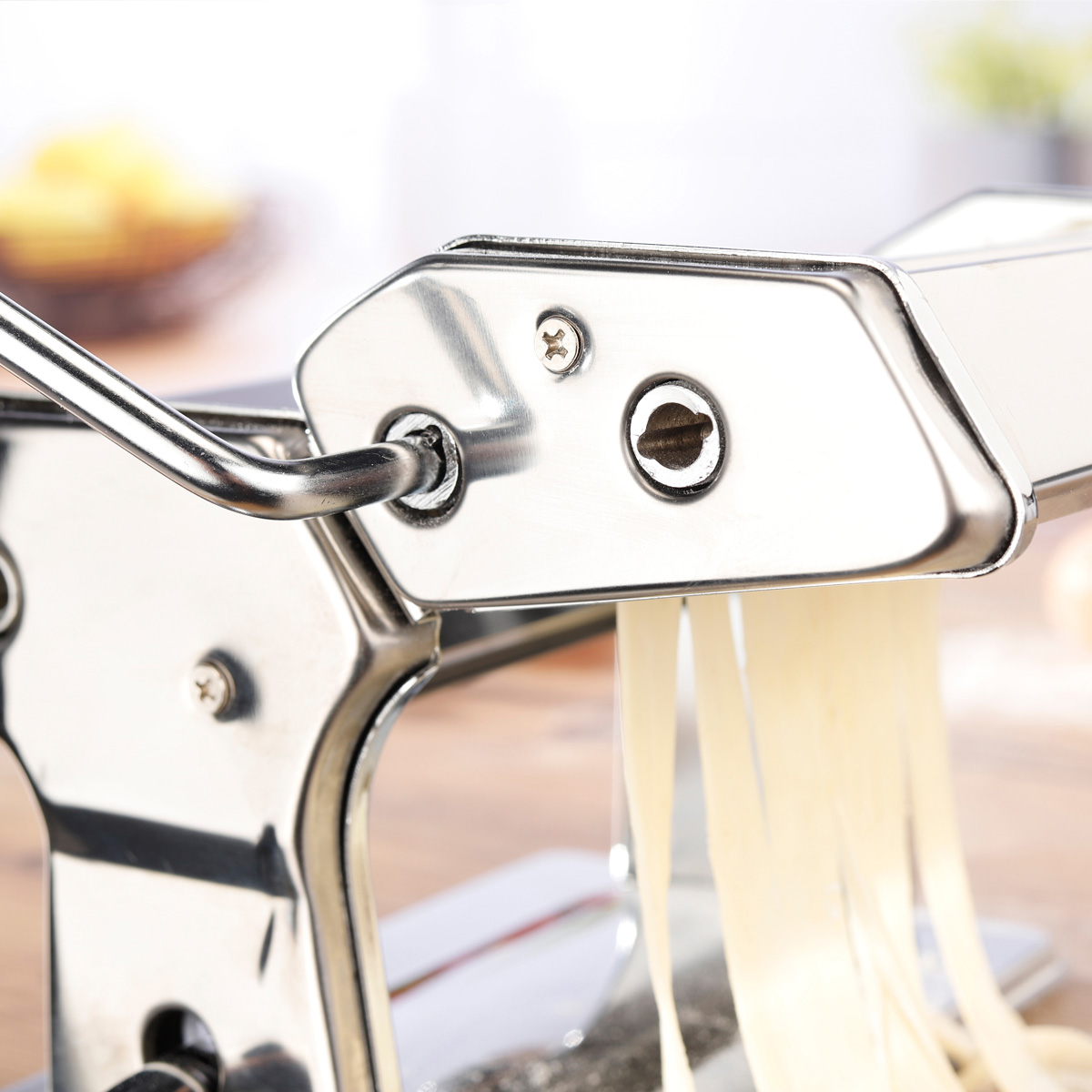 Nudelmaschine verchromt - verstellbarer Schneideaufsatz - für Spaghetti, Tagliatelle, Lasagneplatten