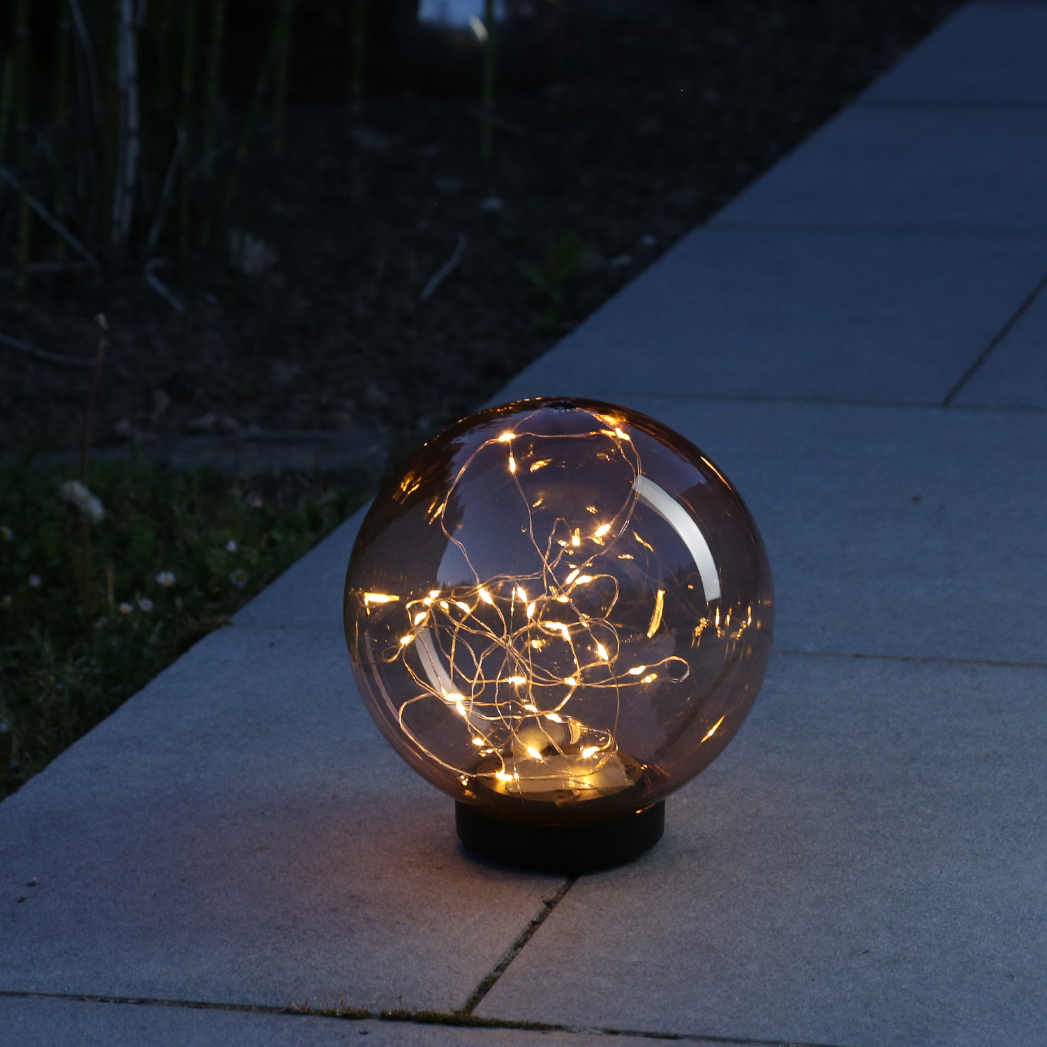 LED Solar Kugellampe - 2in1 - Kunststoff - warmweiße LED Drahtlichterkette - D: 20cm - bernstein LED Solar Kugellampe - 2in1 - Kunststoff - warmweiße LED Drahtlichterkette - D: 20cm - bernstein
