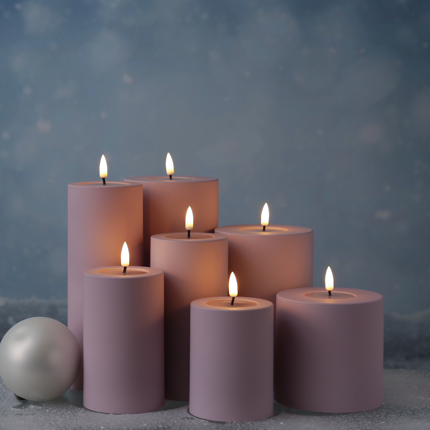 LED Stumpenkerze MIA - Kunststoff - realistische 3D Flamme - H: 10cm - f. Außen - flieder/lila LED Stumpenkerze MIA - Kunststoff - realistische 3D Flamme - H: 10cm - f. Außen - flieder/lila