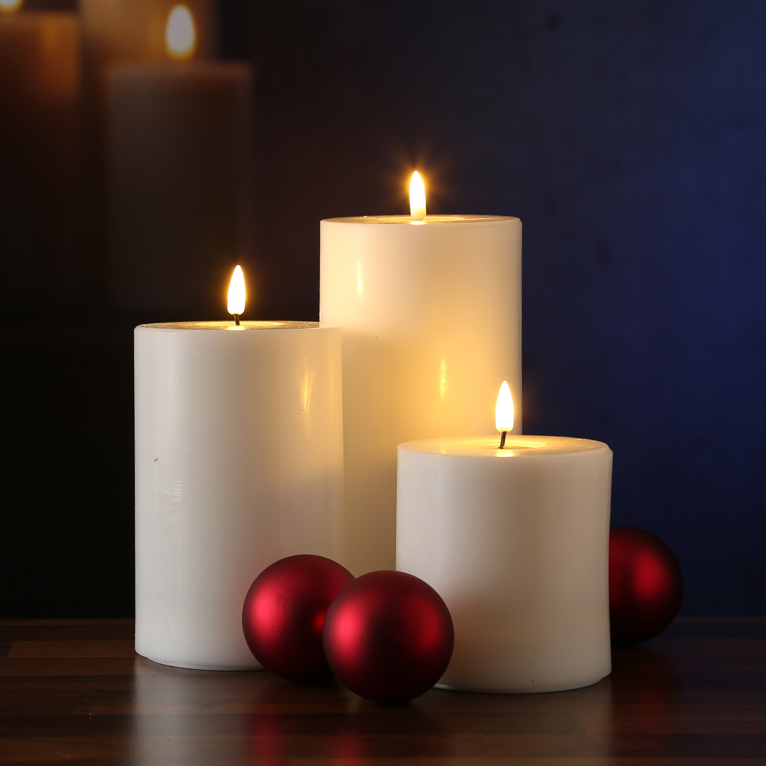 LED Stumpenkerze MIA - Echtwachs - realistische 3D Flamme - H: 15cm D: 10cm - Batteriebetrieb - weiß LED Stumpenkerze MIA - Echtwachs - realistische 3D Flamme - H: 15cm D: 10cm - Batteriebetrieb - weiß