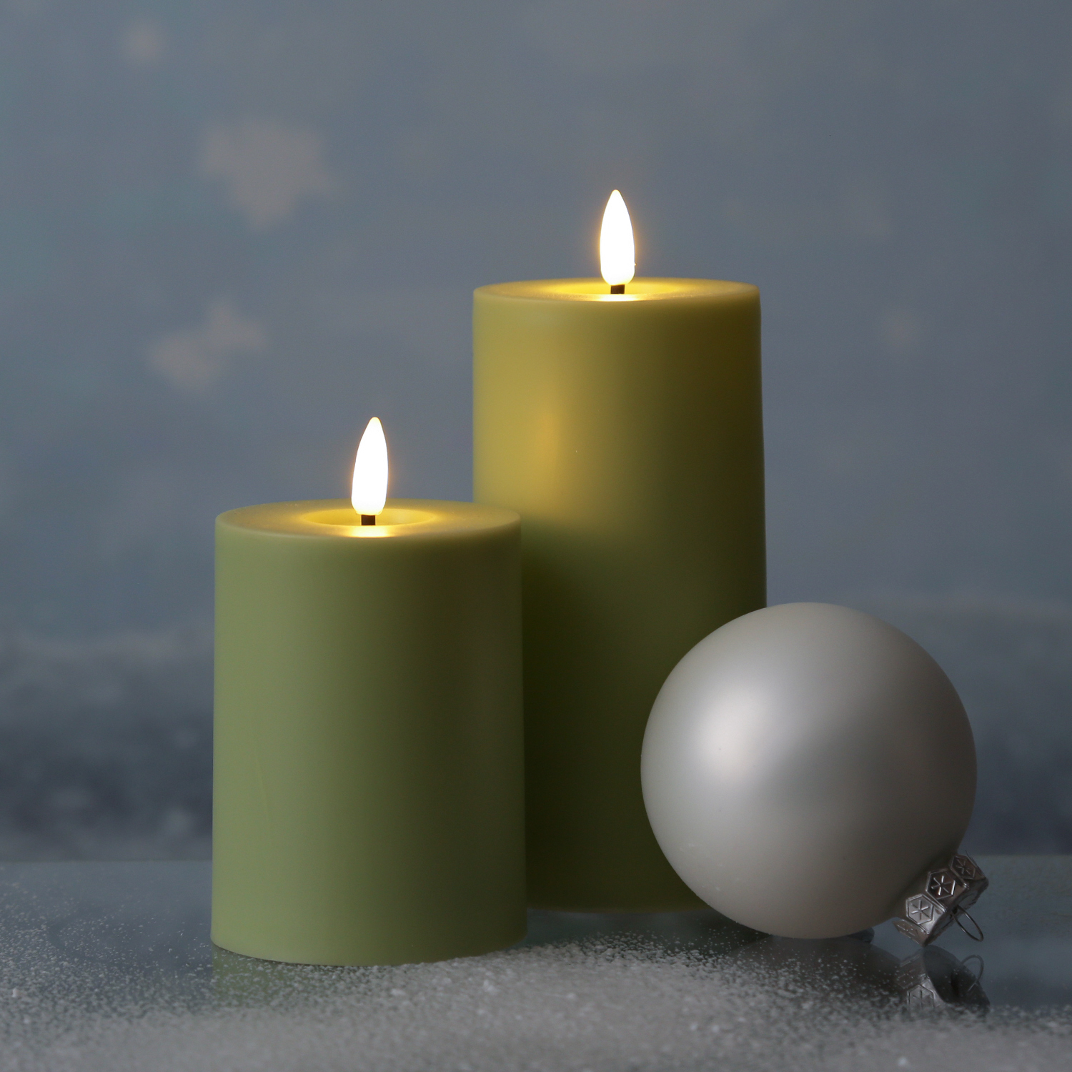 LED Stumpenkerze - Kunststoff - 3D Flamme - H- 15cm - D- 7-5cm - Timer - für Innen-Aussen - grün