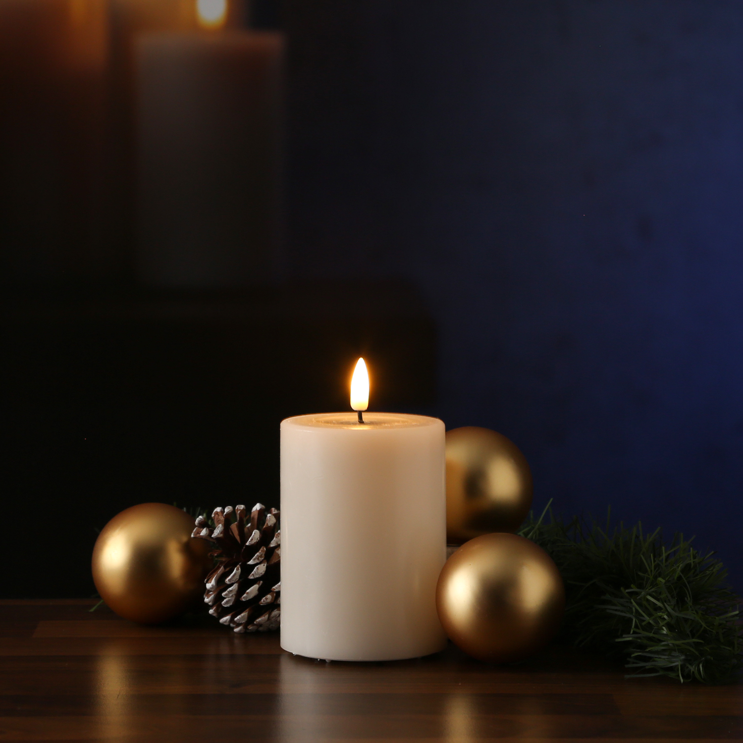 LED Stumpenkerze MIA - Echtwachs - realistische 3D Flamme - H: 10cm - Batteriebetrieb - creme LED Stumpenkerze MIA - Echtwachs - realistische 3D Flamme - H: 10cm - Batteriebetrieb - creme