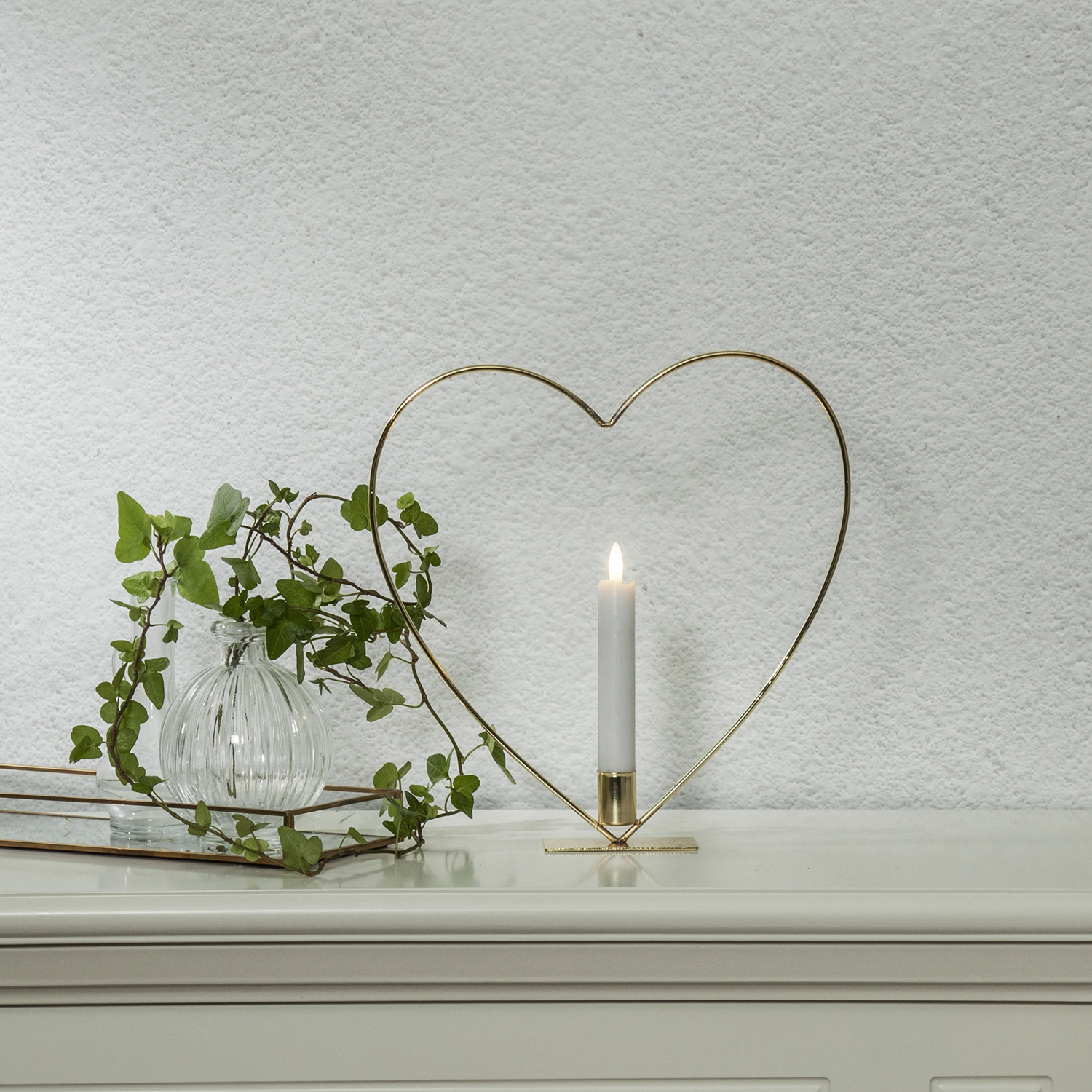 LED Stabkerzenhalter in Herzform inkl. Stabkerze - Metall - stehend - Batterie - Innen - gold LED Stabkerzenhalter in Herzform inkl. Stabkerze - Metall - stehend - Batterie - Innen - gold
