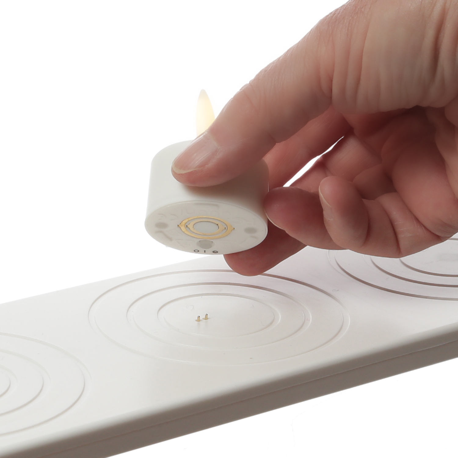 LED Mini Teelichter - 4 wiederaufladbare LED Teelichter mit Ladestation - Timer - für Außen LED Mini Teelichter - 4 wiederaufladbare LED Teelichter mit Ladestation - Timer - für Außen