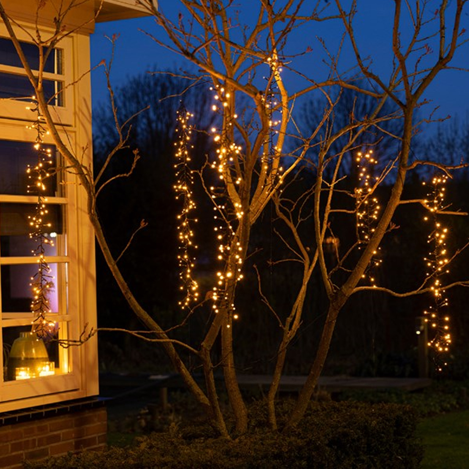 LED Lichterkette Kaskadenbeleuchtung - 18 Stränge - 1080 warmweiße LED - 8 Funktionen - für Außen LED Lichterkette Kaskadenbeleuchtung - 18 Stränge - 1080 warmweiße LED - 8 Funktionen - für Außen