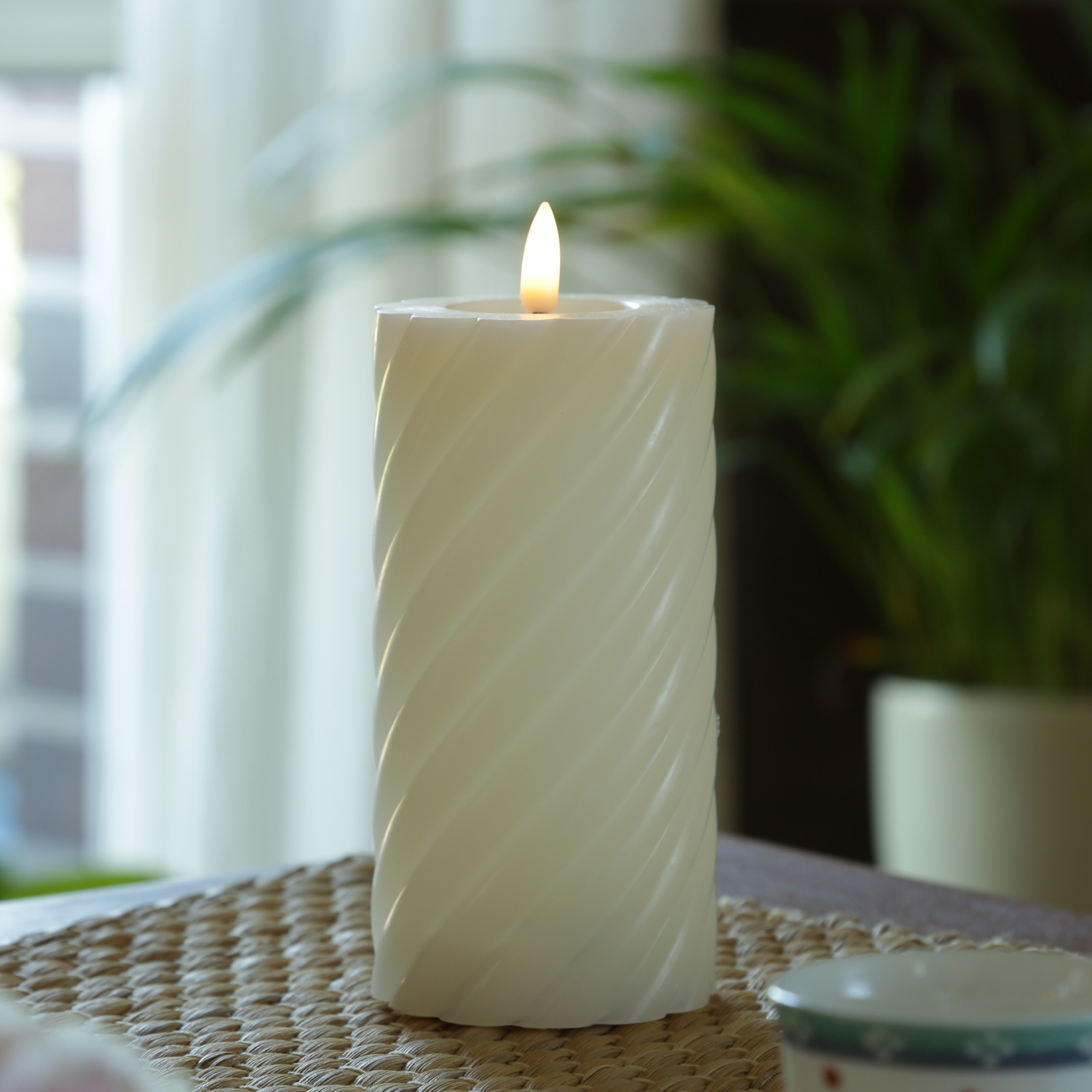 LED Stumpenkerze TWIST - Echtwachs - warmweiße 3D Flamme - H: 17,5cm - Batterie - Timer - creme LED Stumpenkerze TWIST - Echtwachs - warmweiße 3D Flamme - H: 17,5cm - Batterie - Timer - creme