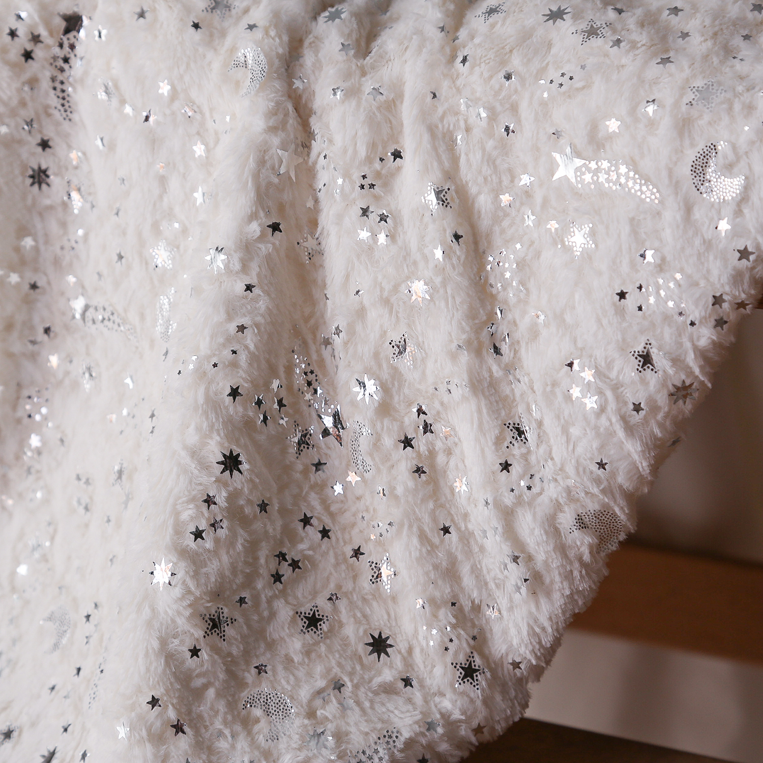 Weihnachtsbaumdecke Mond und Sterne - Baumteppich - Polyester - D: 90cm - rund - weiß, silber Weihnachtsbaumdecke Mond und Sterne - Baumteppich - Polyester - D: 90cm - rund - weiß, silber