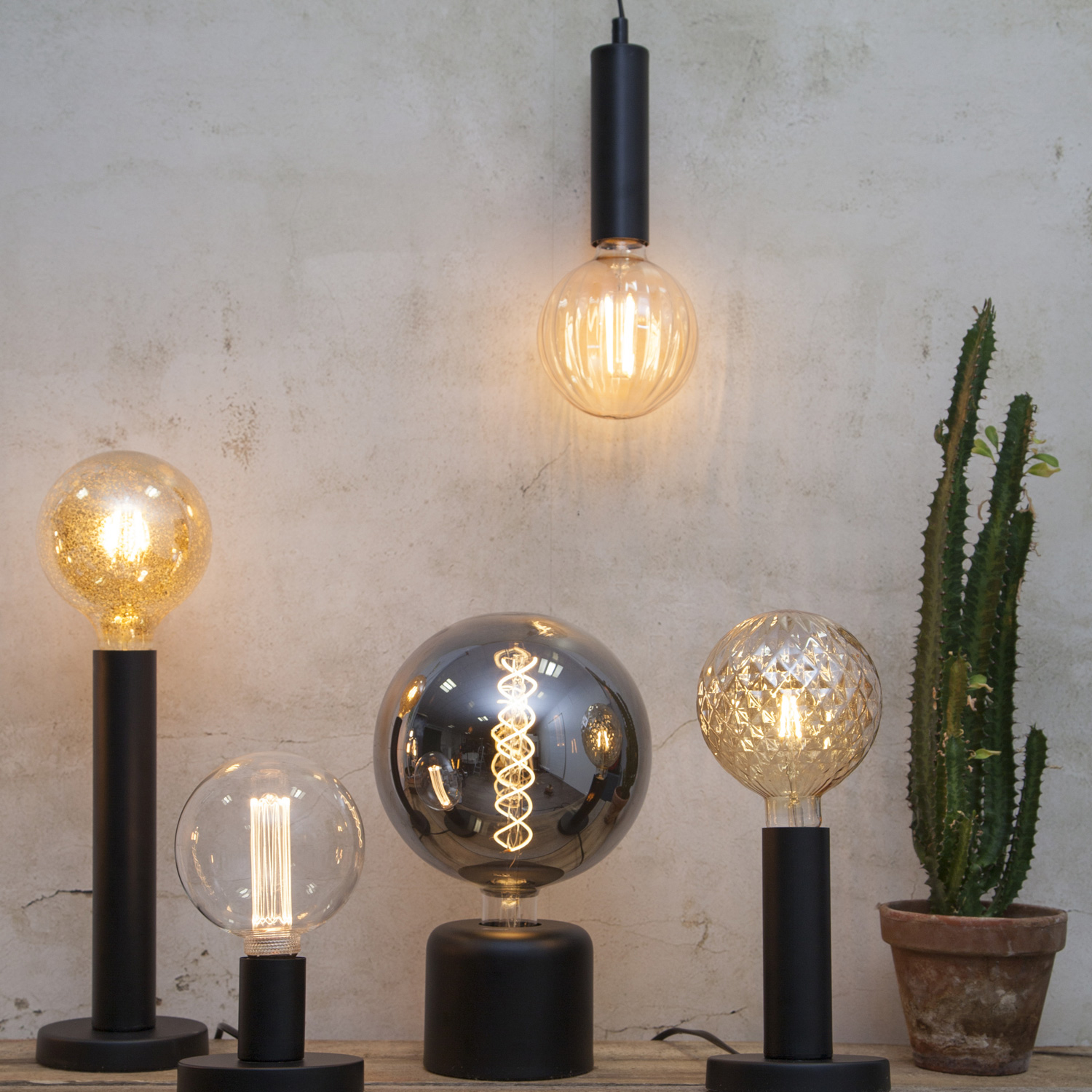 Lampenhalterung | GLANS | E27 | →12cm x ↑17cm | 180cm Kabel | Röhre lang | stehend | Schwarz Lampenhalterung | GLANS | E27 | →12cm x ↑17cm | 180cm Kabel | Röhre lang | stehend | Schwarz